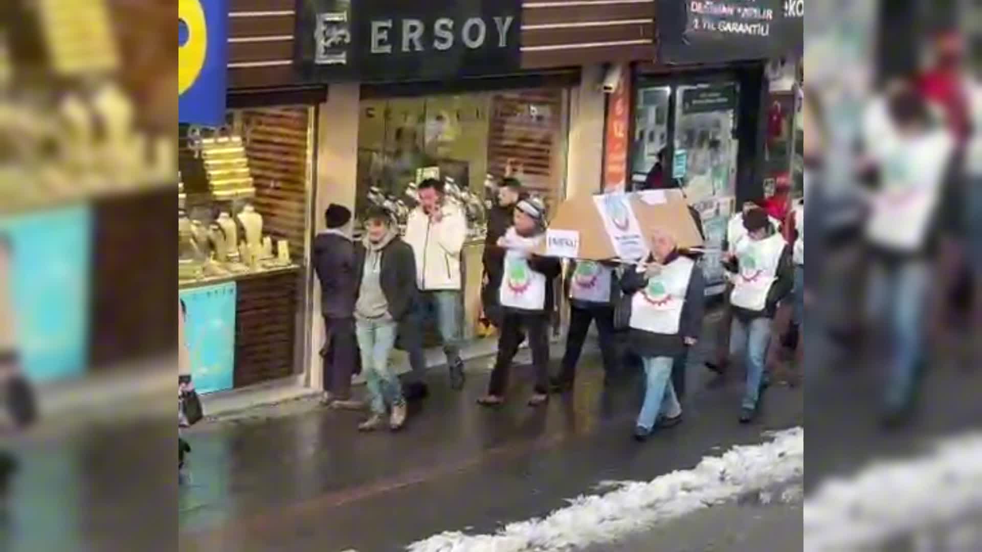 Zonguldak'ta emekliler tabutla meydana çıktı: Emeklilik sefalete sürüklendi