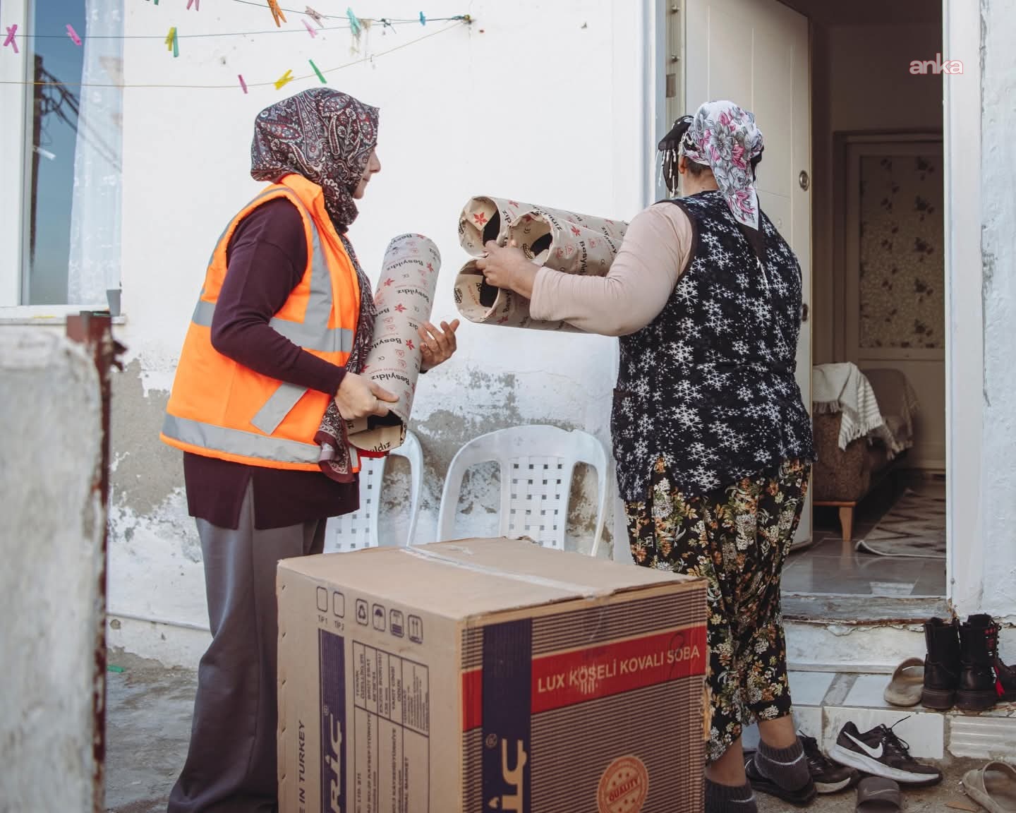 Kuşadası Belediyesi'nden ihtiyaç sahiplerine soba desteği
