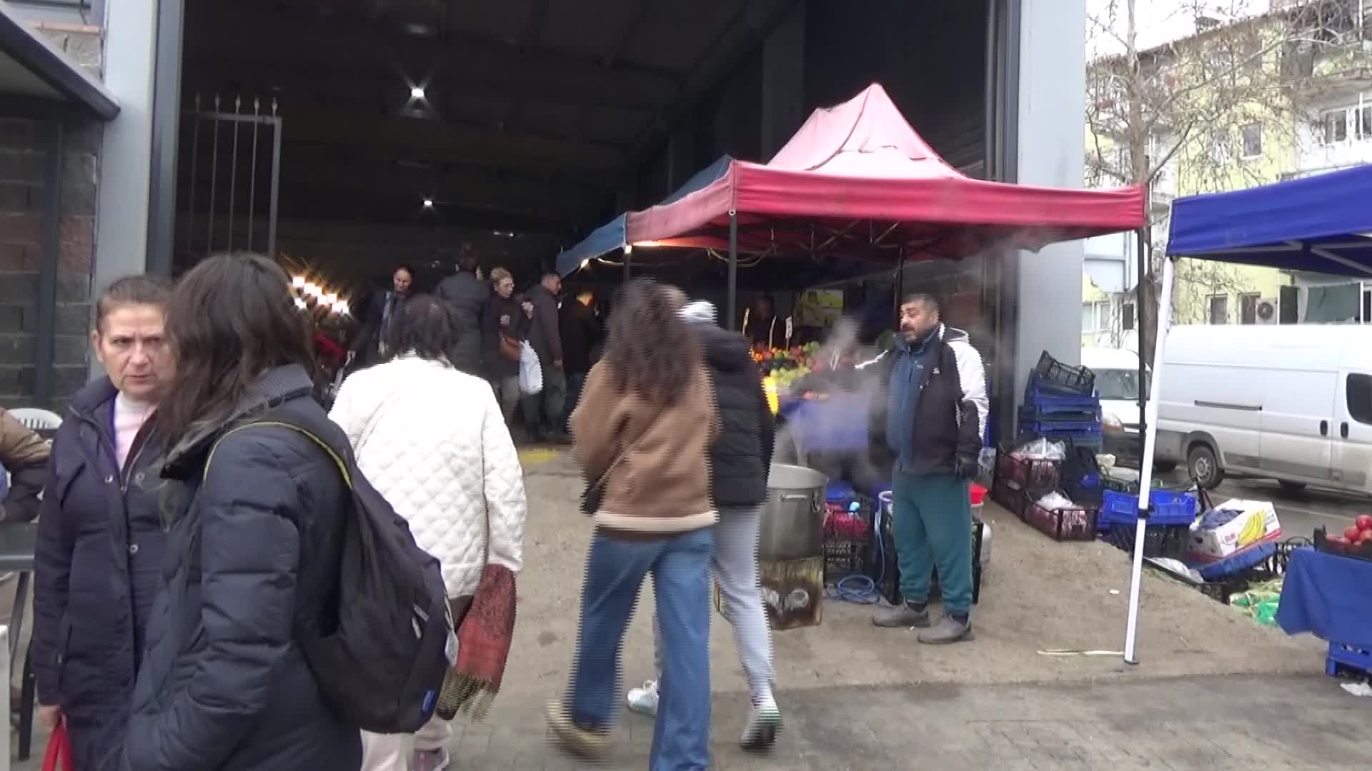 Edirne'deki pazarlarda Bulgarlar için etiketlere euro eklendi