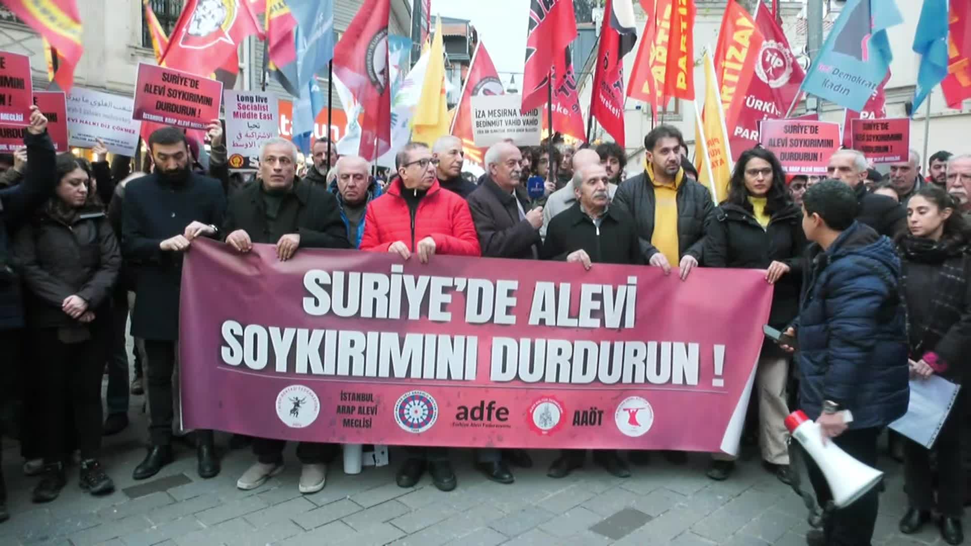 Suriye'de Alevilere yönelik saldırılar Kadıköy'de protesto edildi: Bugüne kadar 15 bini aşkın Alevi HTŞ çeteleri tarafından katledilmiştir