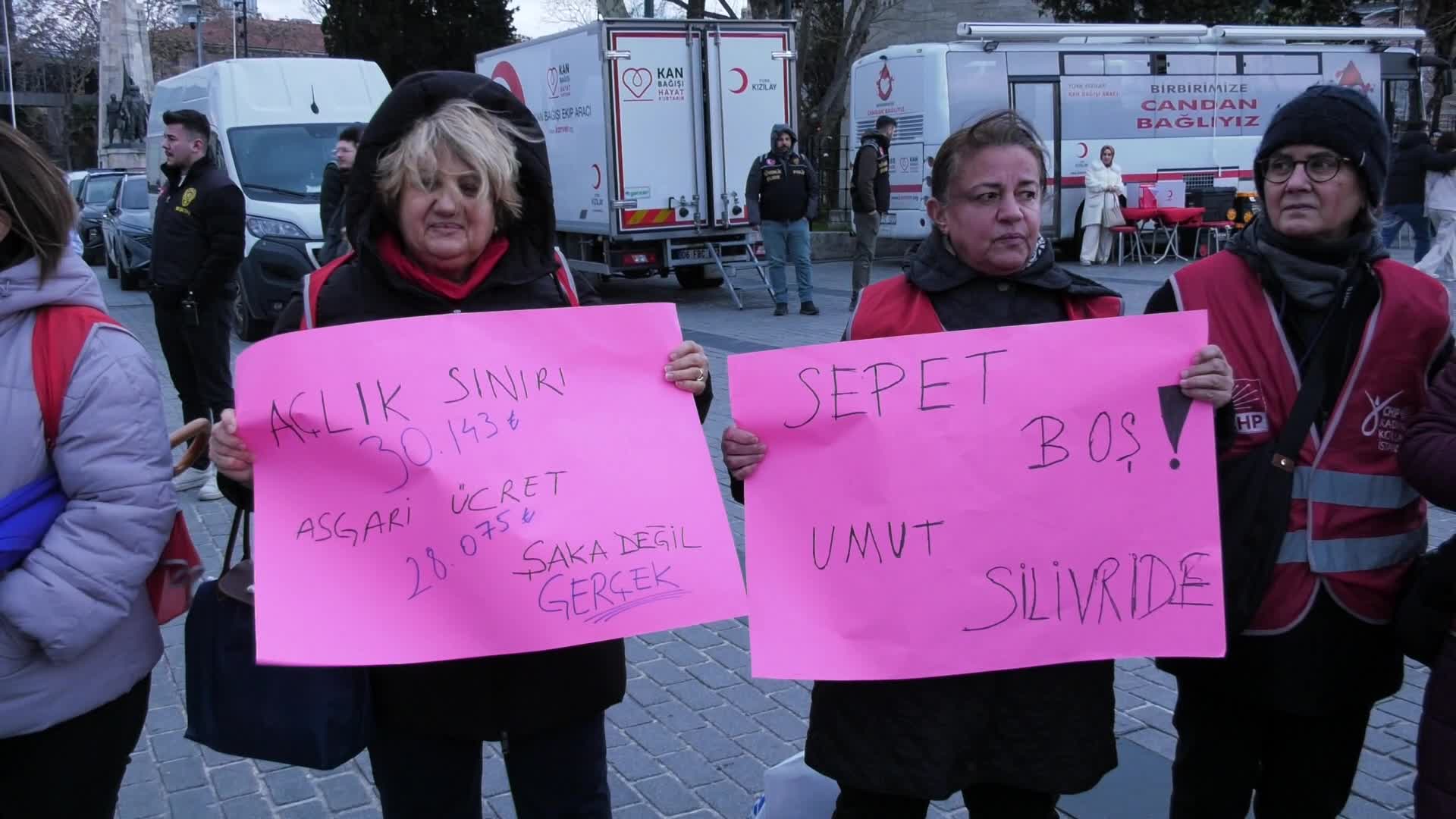 Açlık sınırının altında kalan asgari ücret ve art arda gelen zamlar Beşiktaş'ta protesto edildi