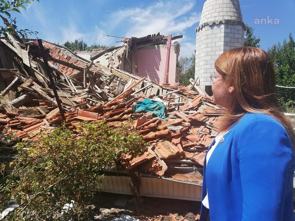 CHP’Lİ KARACA: “DEPREM EYLEM PLANI YER YARILDI İÇİNE Mİ GİRDİ?”