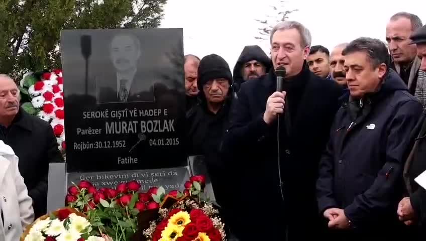 Tuncer Bakırhan, HADEP Genel Başkanı Murat Bozlak’ı mezarı başında andı