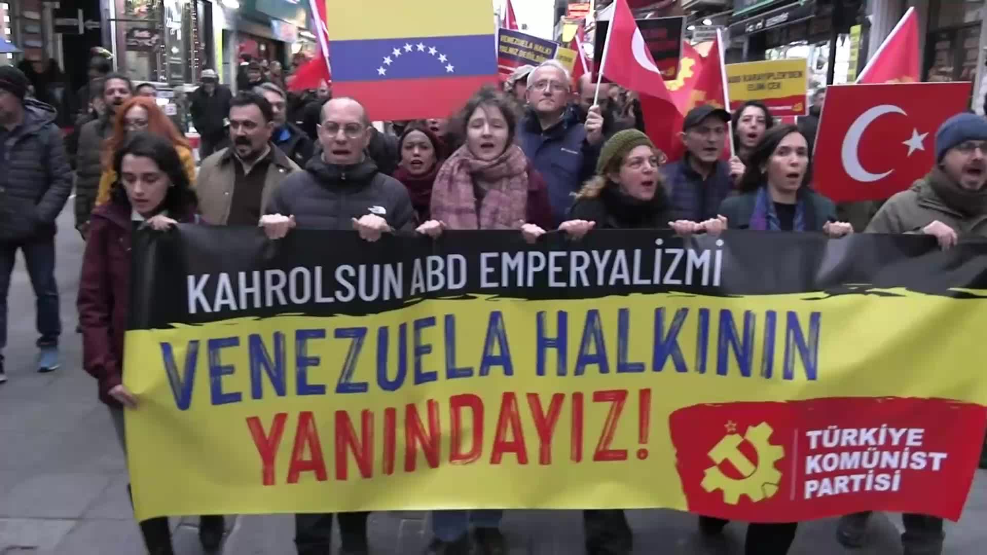 TKP’den Venezuela halkına destek eylemi: “Ne Venezuela halkı ne Küba halkı bu barbarlara boyun eğmeyecek”