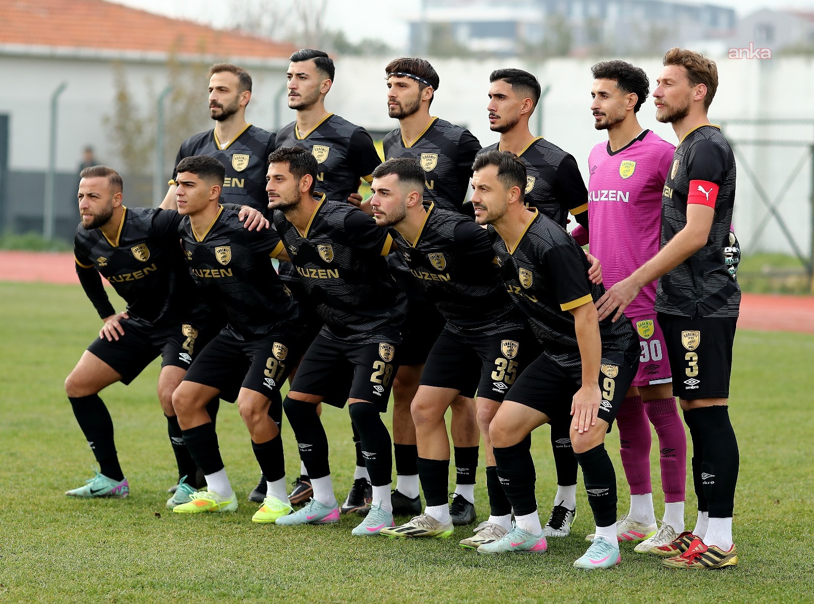 Mersin Büyükşehir Belediye Başkanı Seçer, kentin takımına tribünden destek verdi