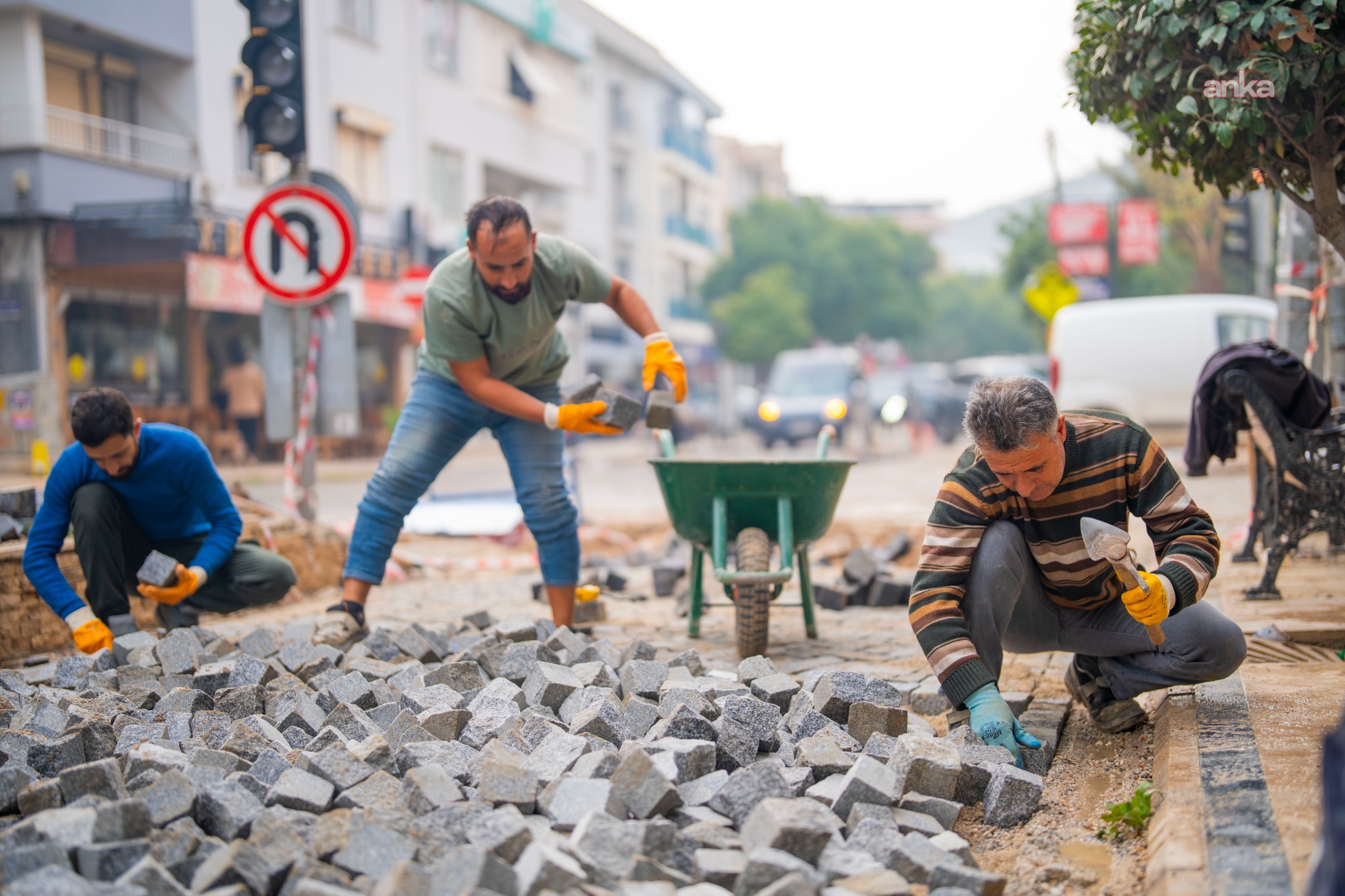Milas Belediyesi’nden bozulan yollarda bakım ve onarım faaliyetleri