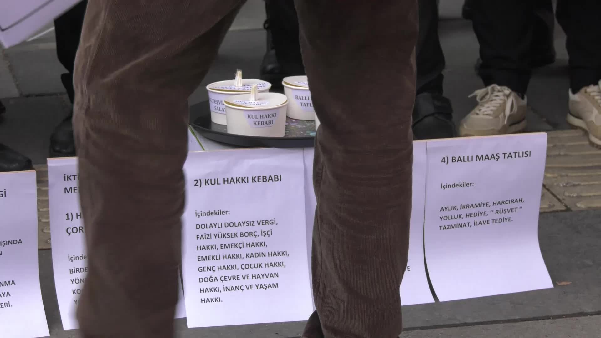 Devrimci Emekliler Sendikası’ndan TÜİK önünde eylem: “TÜİK, açıkladığı her veriyle emeklinin sofrasındaki ekmeği küçültmektedir”