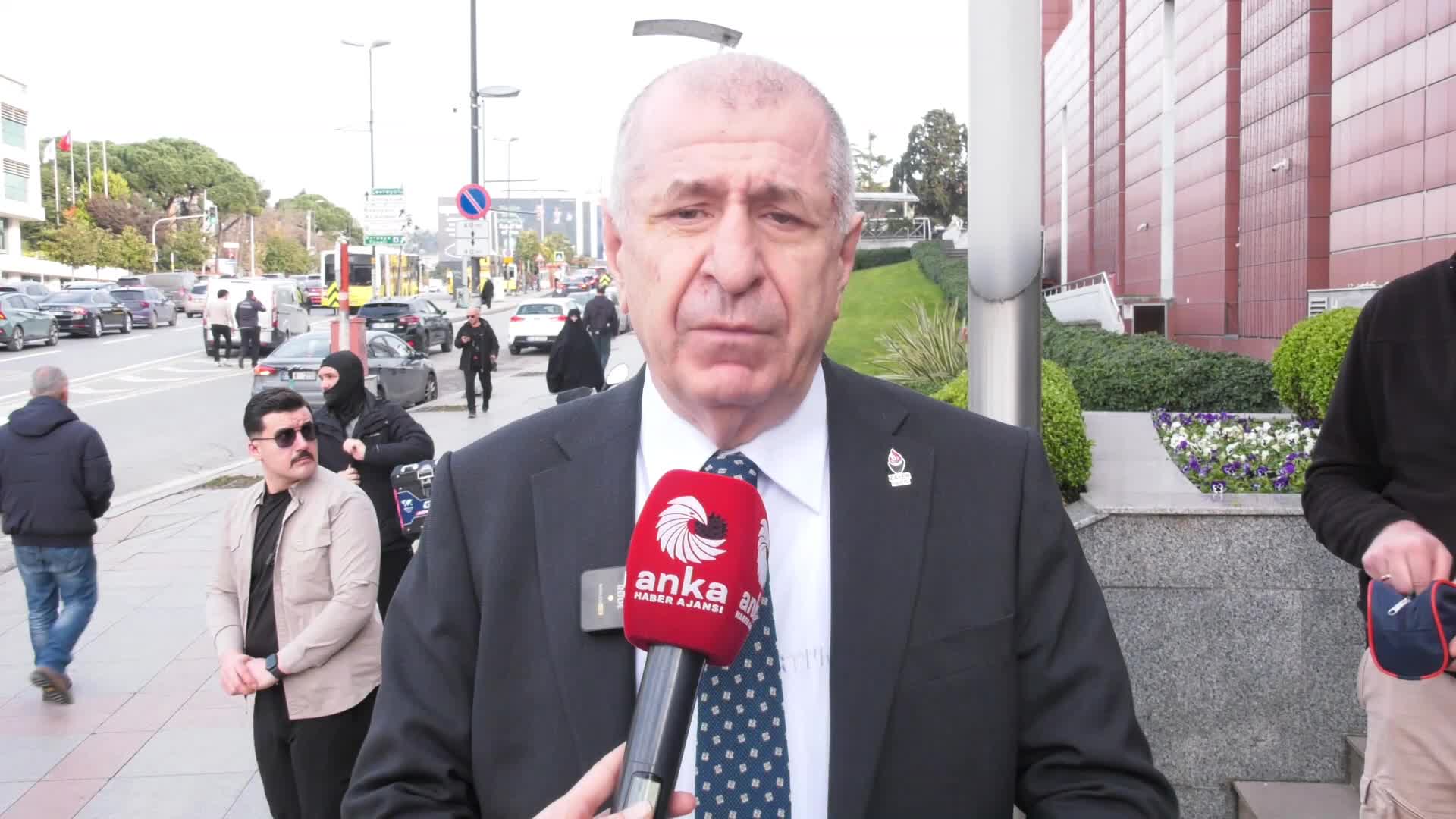 Ümit Özdağ'a dert yanan bir esnaf: 72 yaşındayım çalışmazsam açım, mağdurum