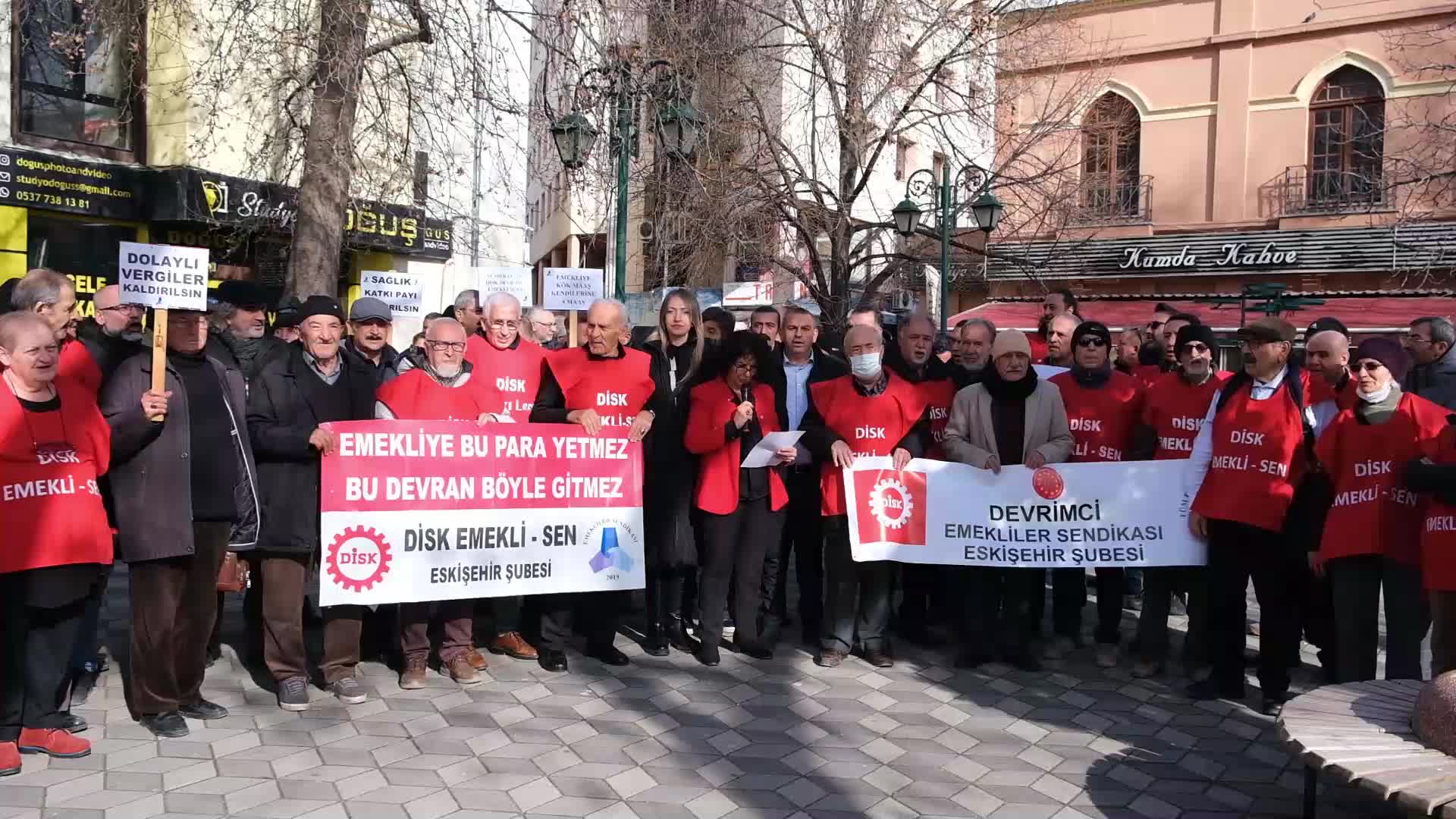Eskişehir’de emeklilerden iktidara tepki: 18 bin 900 TL bir aylık değil, bir ölüm harçlığıdır