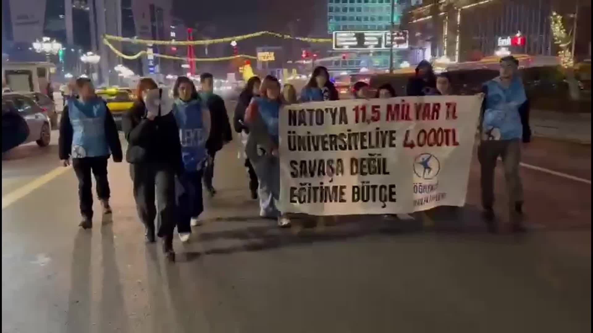 Öğrenciler burs ve kredi zammını protesto etti: 7 kişi gözaltına alındı