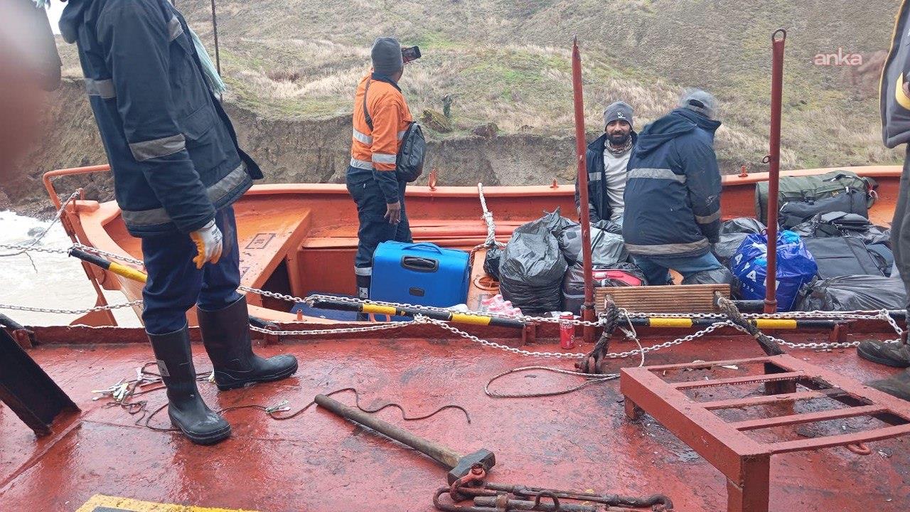 Türk gemisi Karadeniz'de sürüklenerek Kerç Boğazı'nda karaya oturdu