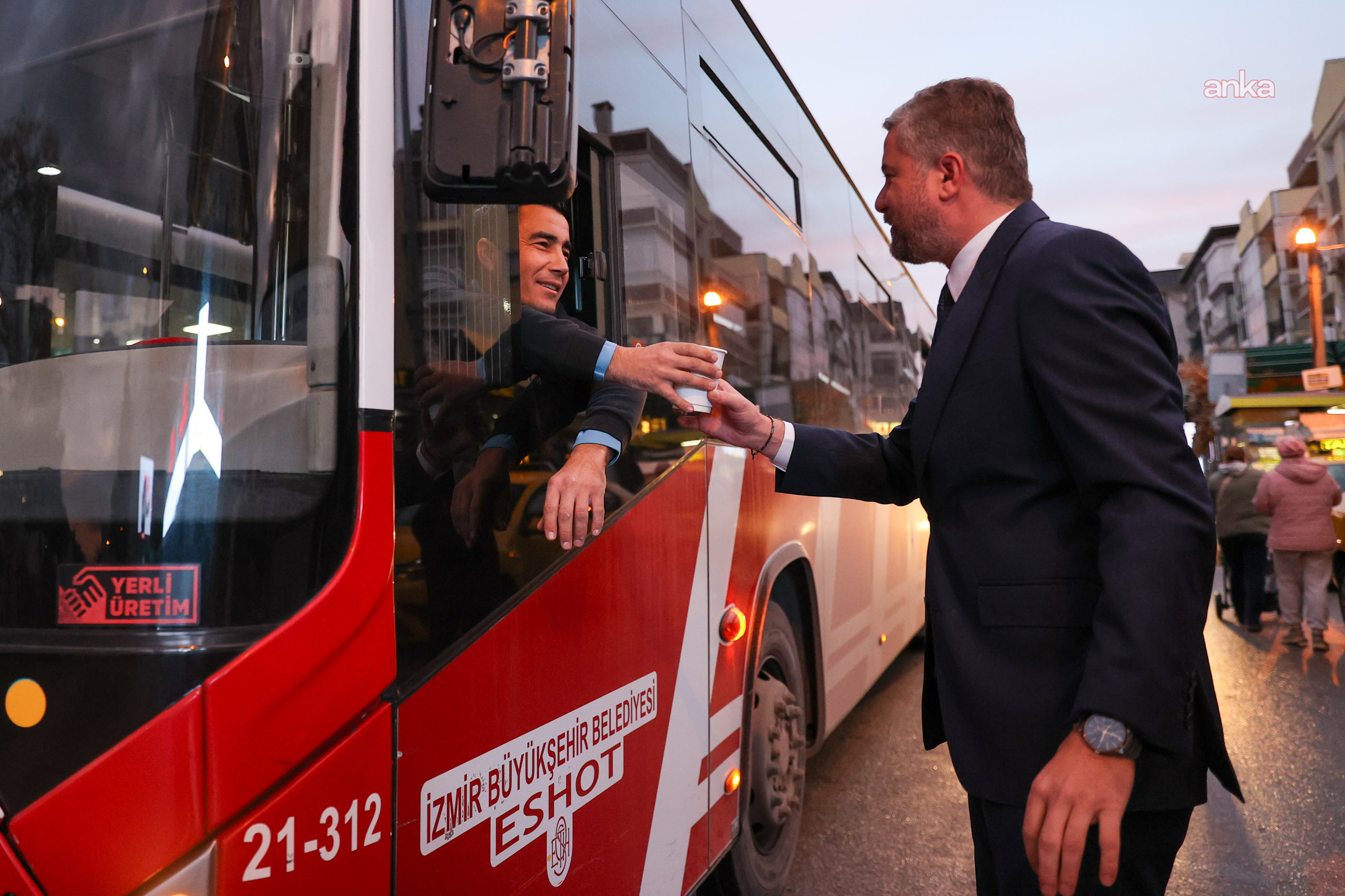 Buca Belediyesi’nden sıcak çorba ikramı