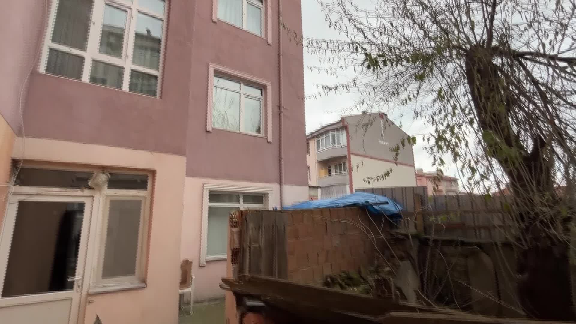 Edirne’de bir apartman bahçesinde bulunan 16’ncı yüzyıla ait Başçızade Mustafa Efendi’nin kabri bakımsız durumda