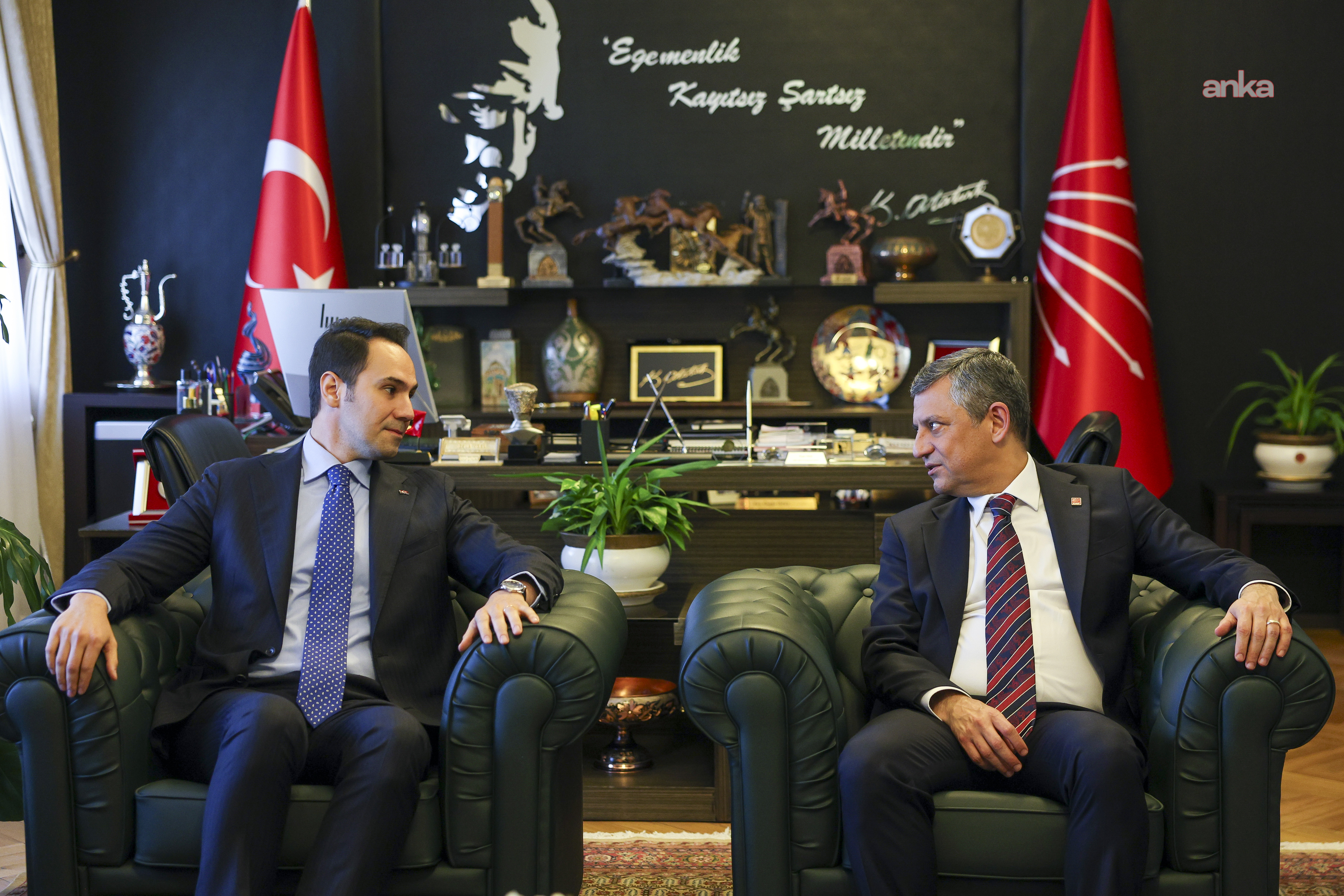 Özgür Özel, DYP Genel Başkanı Cenk Küpeli ile görüştü