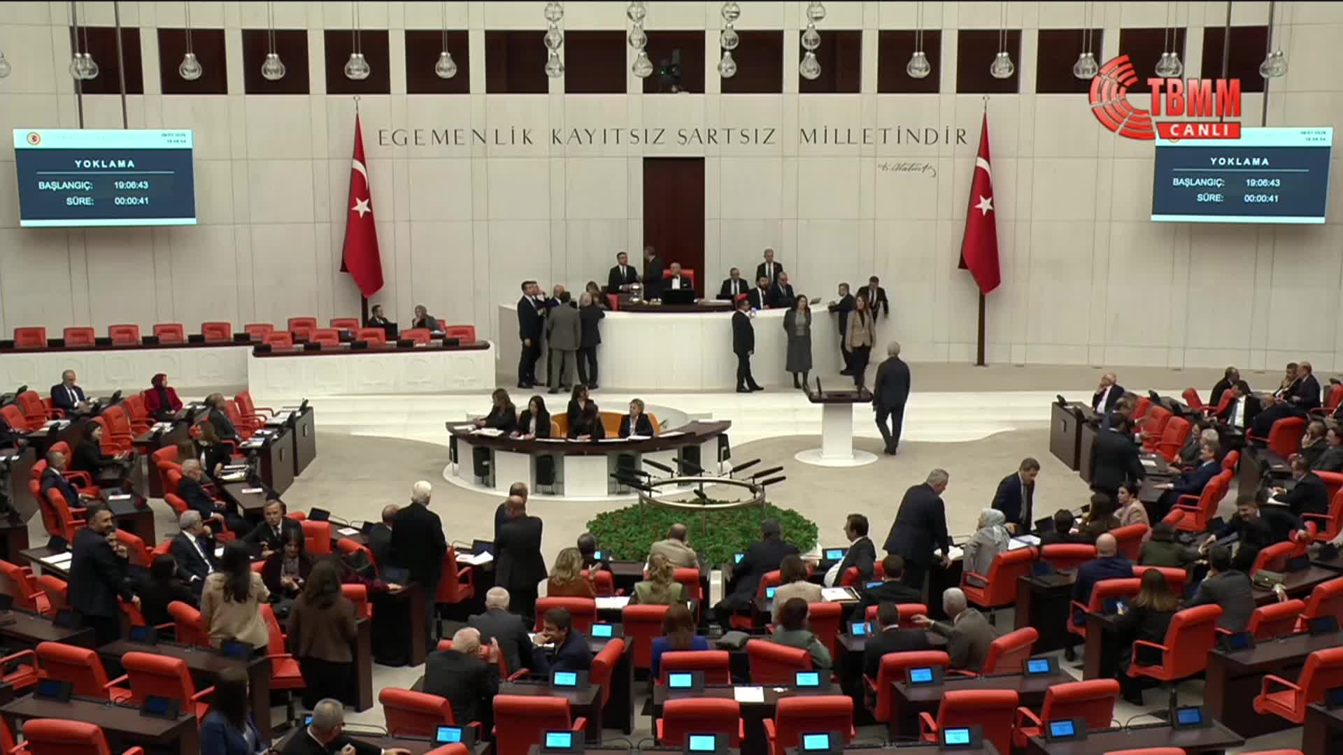 TBMM Genel Kurulu'nda iki kez yeter sayı bulunamadığından TBMM Başkanvekili Tekin Bingöl birleşimi kapatma kararı aldı