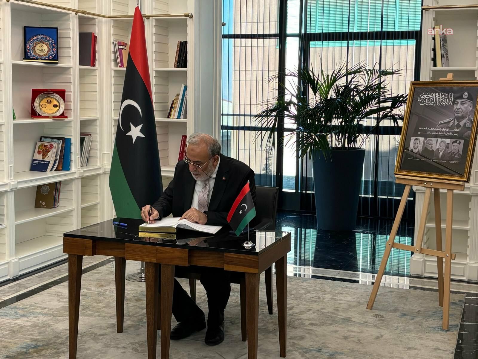 Dışişleri Bakan Yardımcısı Musa Kulaklıkaya, Libya’nın Ankara Büyükelçiliği’nde açılan taziye defterini imzaladı