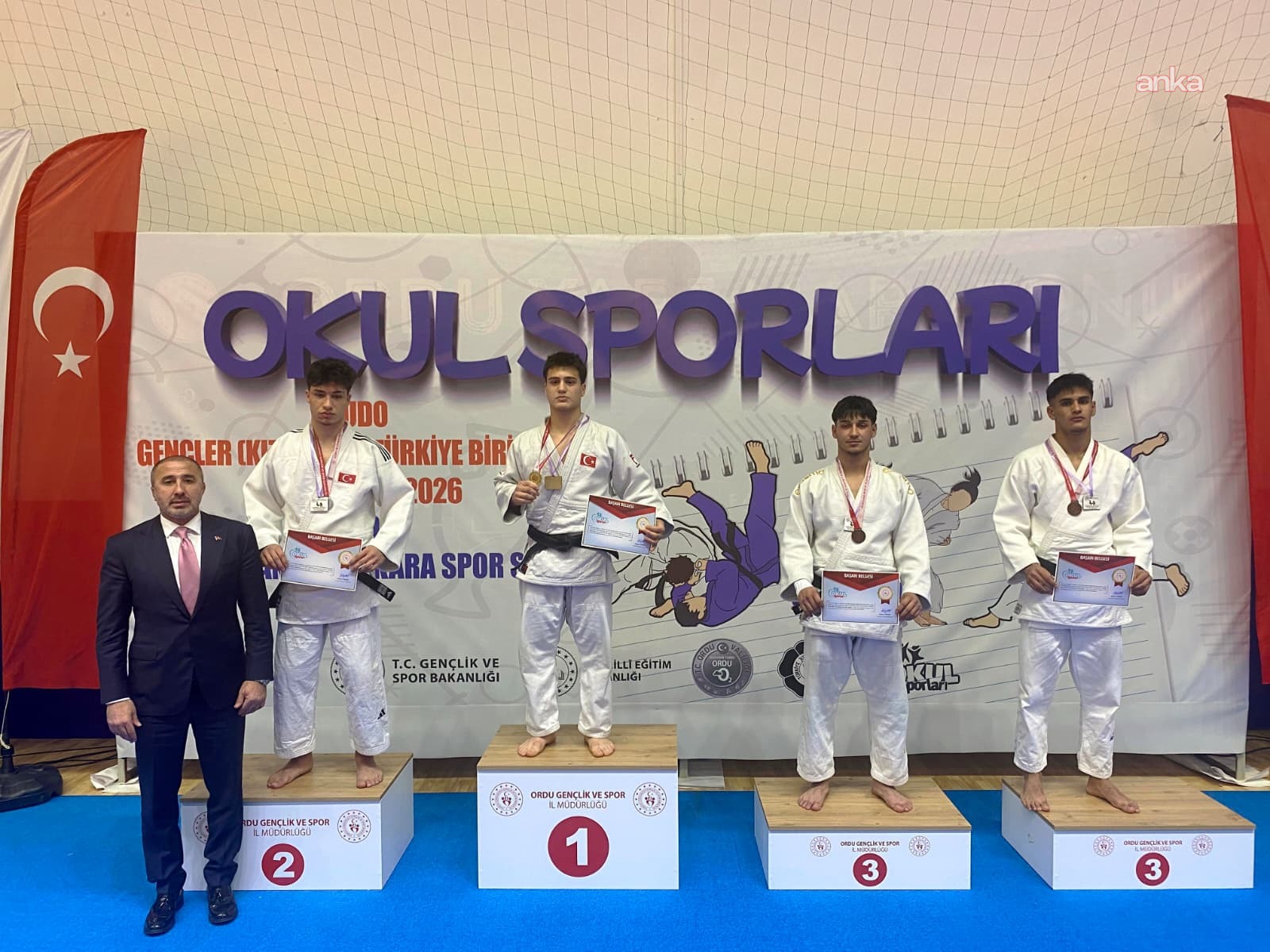 Yunusemre Belediyespor judocusu Emin Levent Yelkenci, Ordu'dan gümüş madalya ile döndü