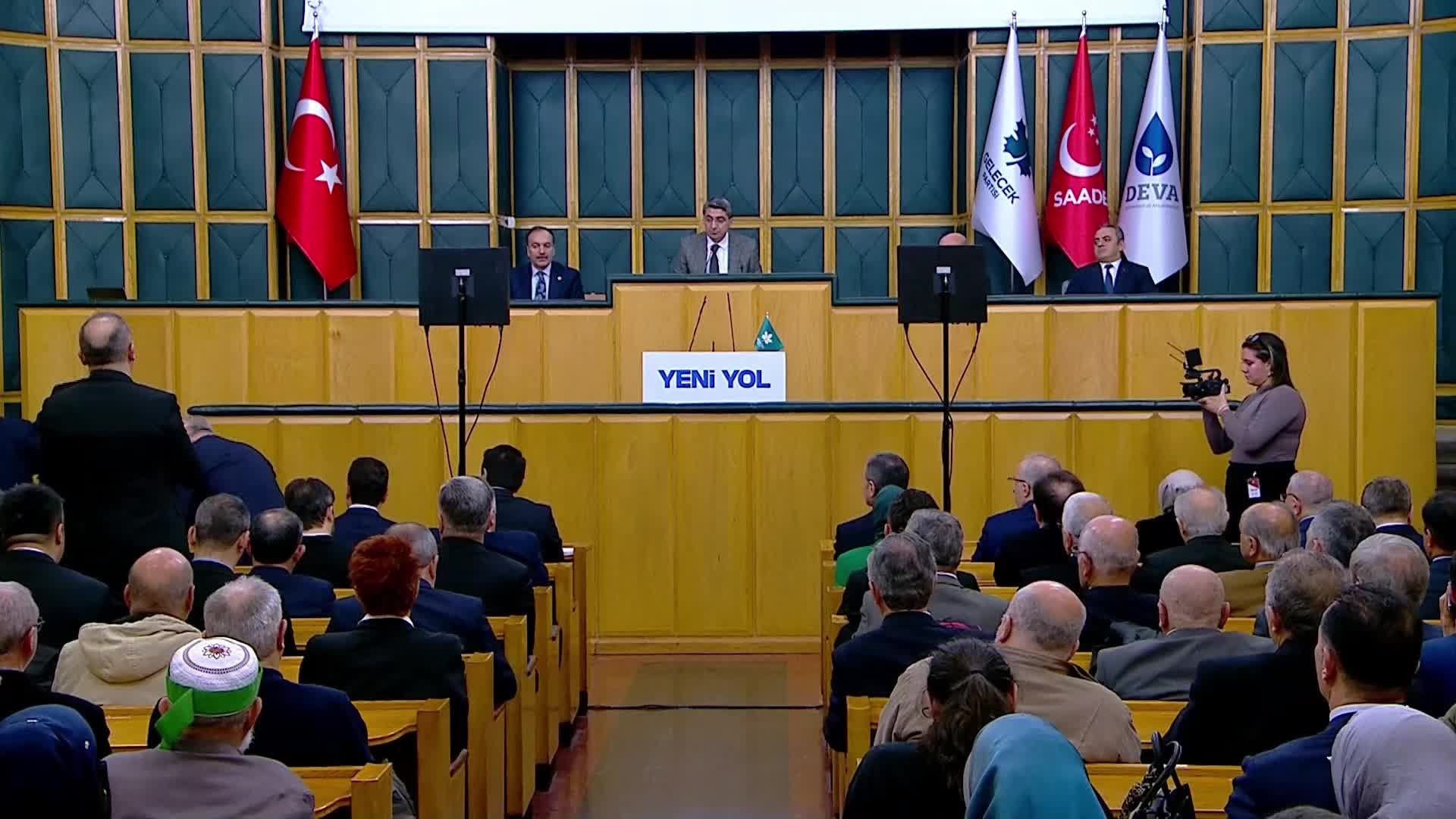 Yeni Yol Grup toplantısı… Davutoğlu'ndan Erdoğan'a: Maduro'nun ifadesi alınmadan Venezuela'yla, uyuşturucuyla ilişkisi olmuş siyasileri kapsayacak operasyon başlatın