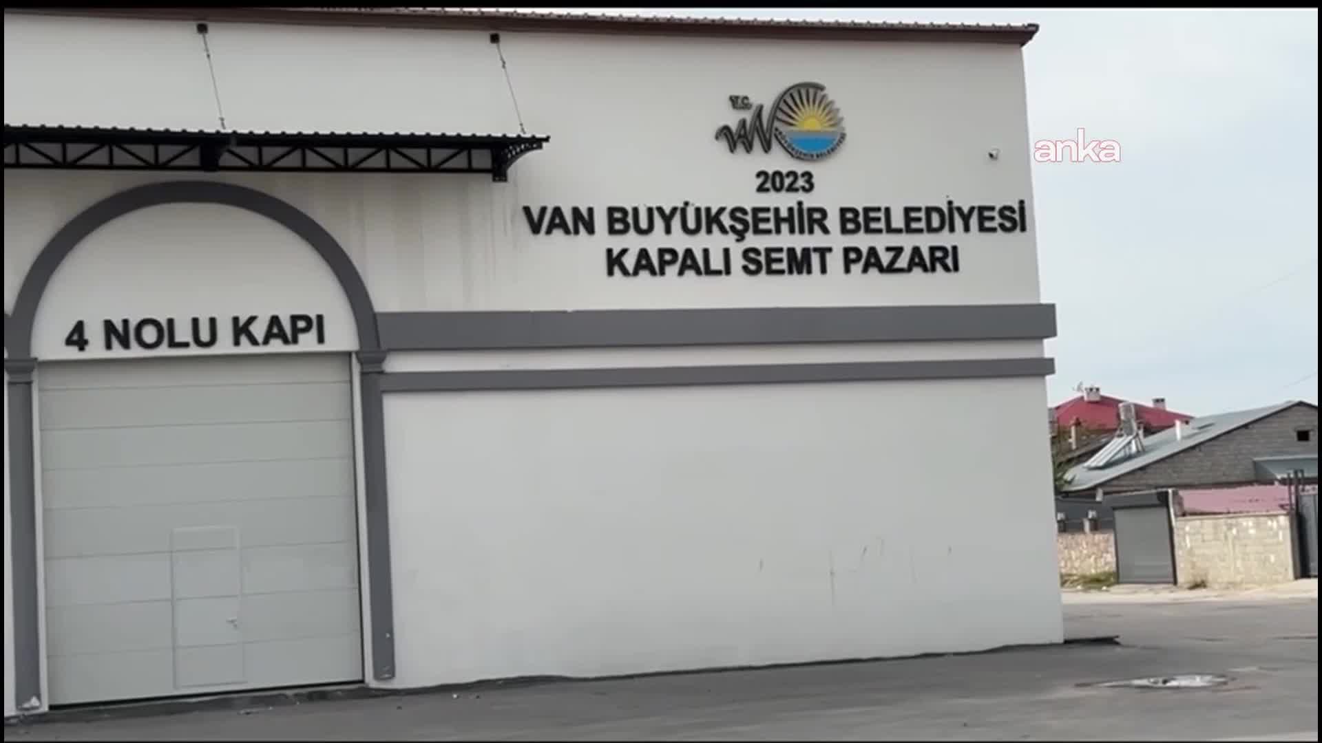 Vanlı pazarcıların "pazar yeri" eylemi sürüyor... Görevden alınan Van Büyükşehir Belediye Başkanı Zeydan: "Kayyum anlayışı halka hayatı zehir etmenin derdinde"
