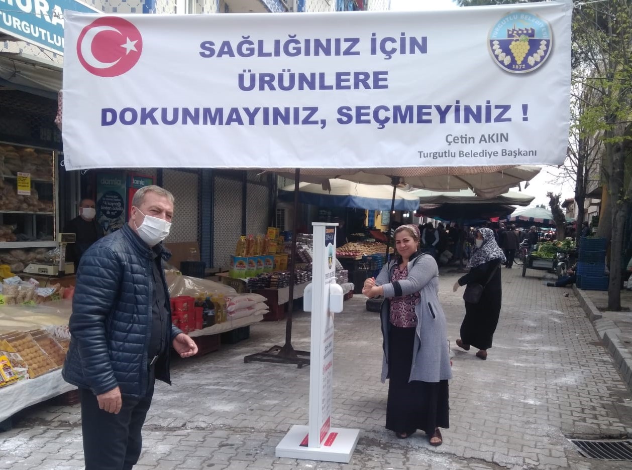 TURGUTLU'DA PAZAR YERLERİNE EL DEZENFEKTANI