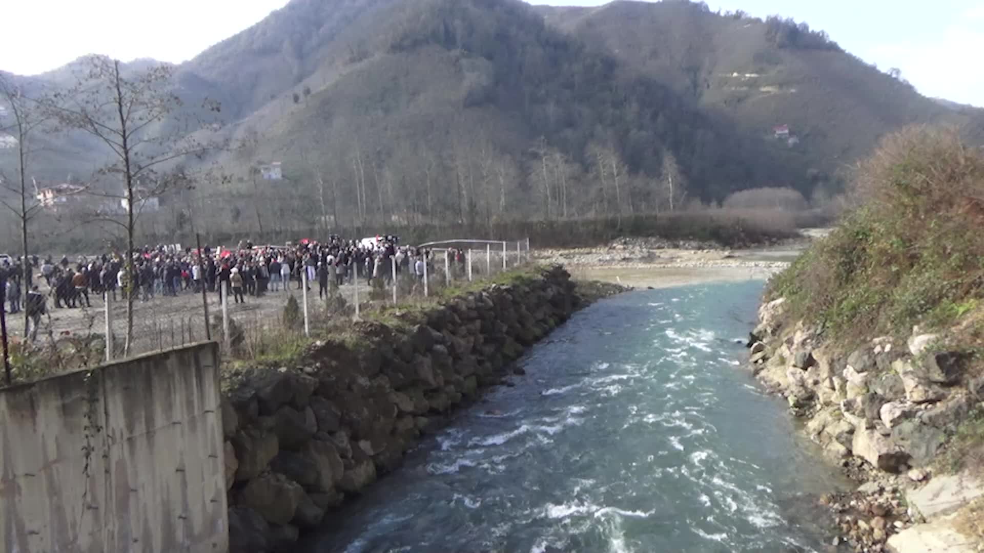 Gelevera Deresi kıyısındaki çöp tesisi projesi protesto edildi
