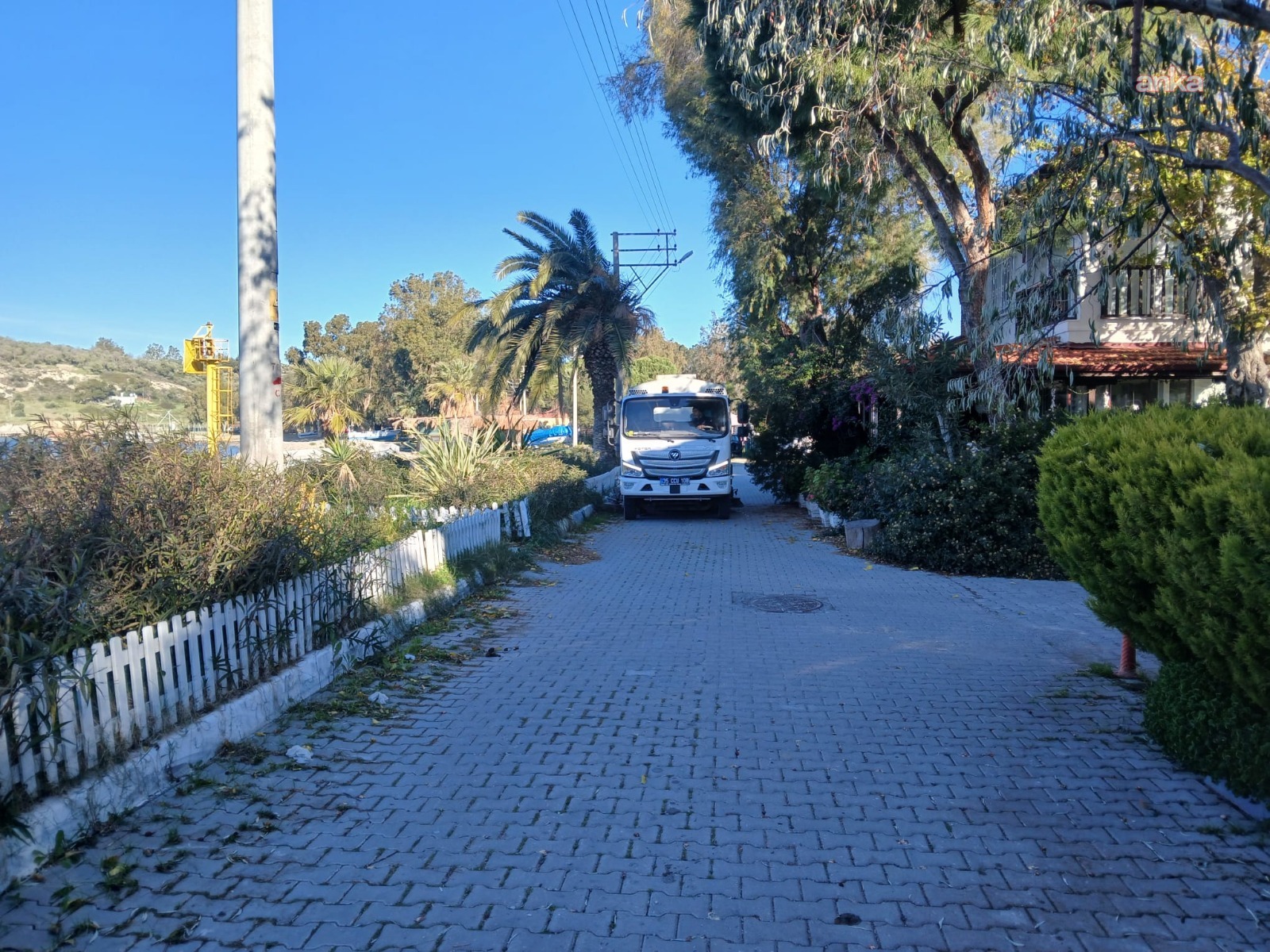 Foça Belediyesi kentin her noktasında sahada