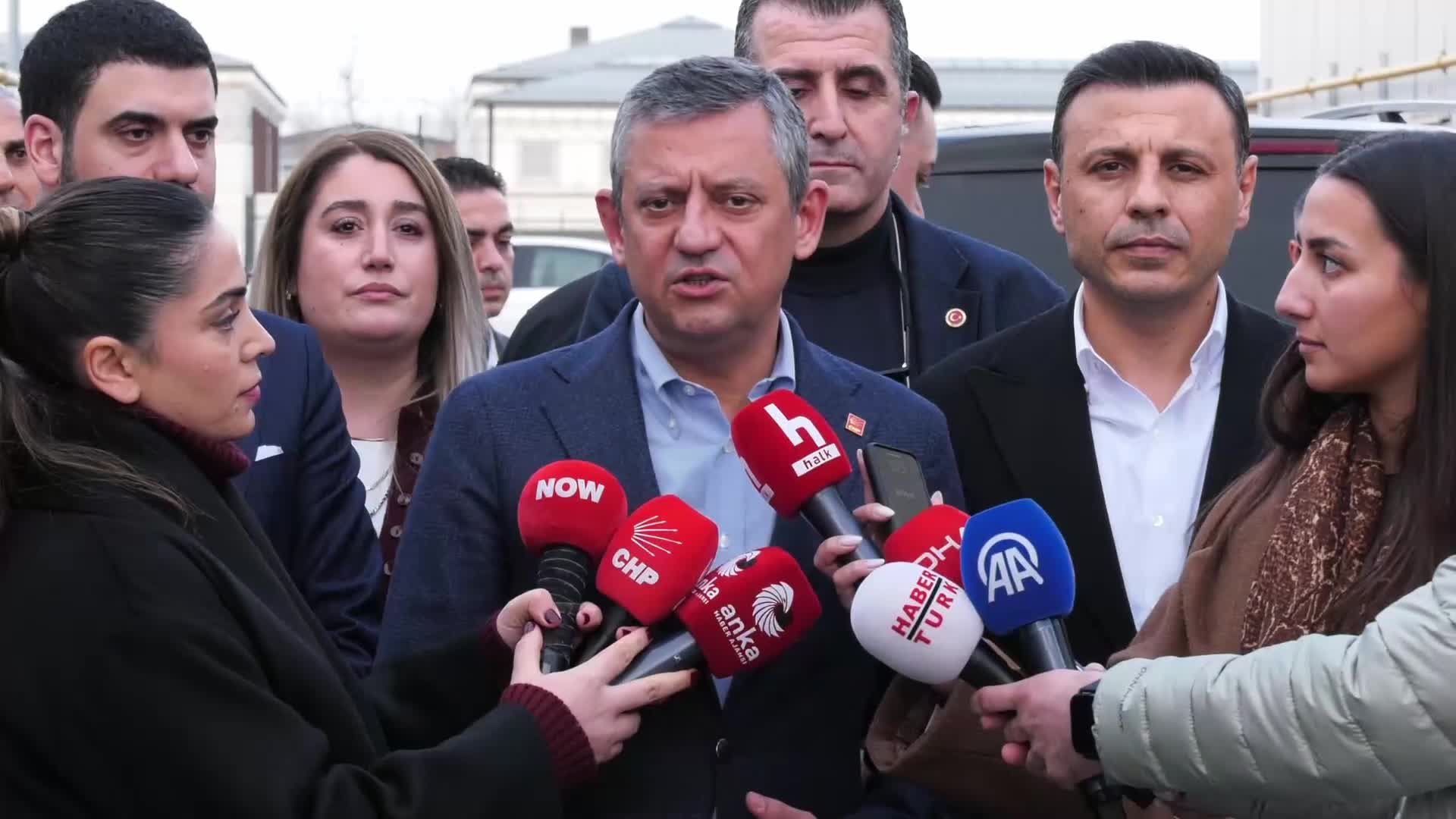Özgür Özel: "Erdoğan iç cepheyi güçlendirmek istiyorsa içerideki kimseye düşman hukuku uygulamayacak"