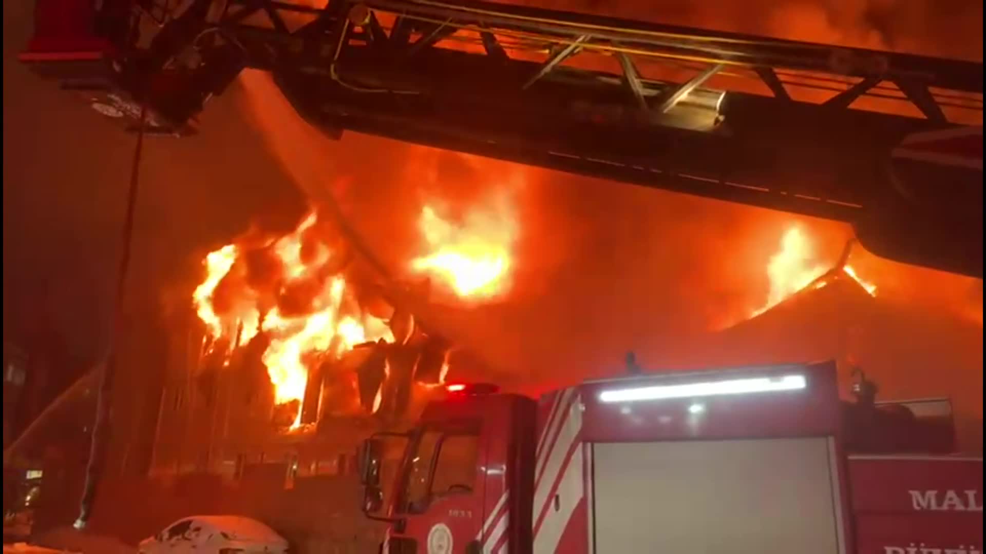 Battalgazi’de işçilerin kaldığı konteyner yatakhanede yangın çıktı