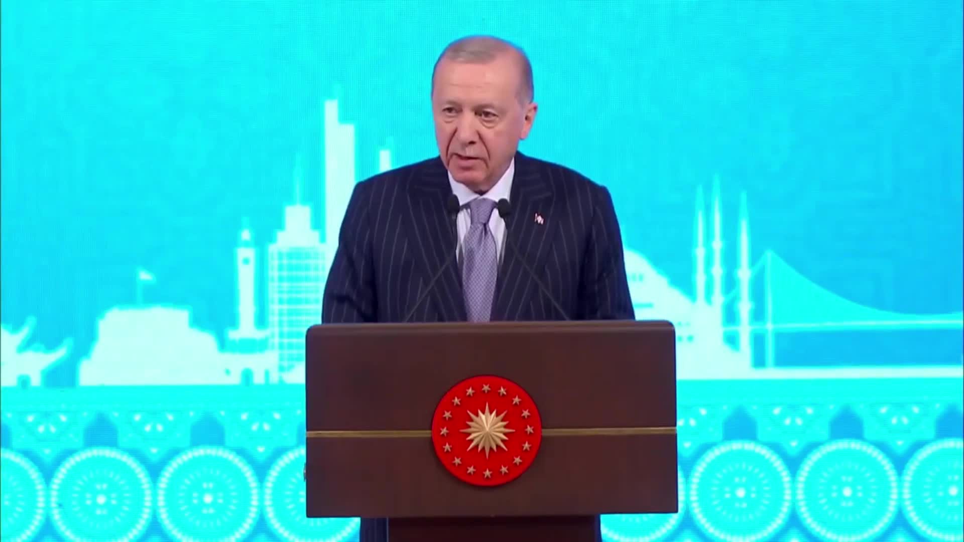 Cumhurbaşkanı Erdoğan, Malezya Başbakanı İbrahim'e "Cumhuriyet Nişanı" takdim etti