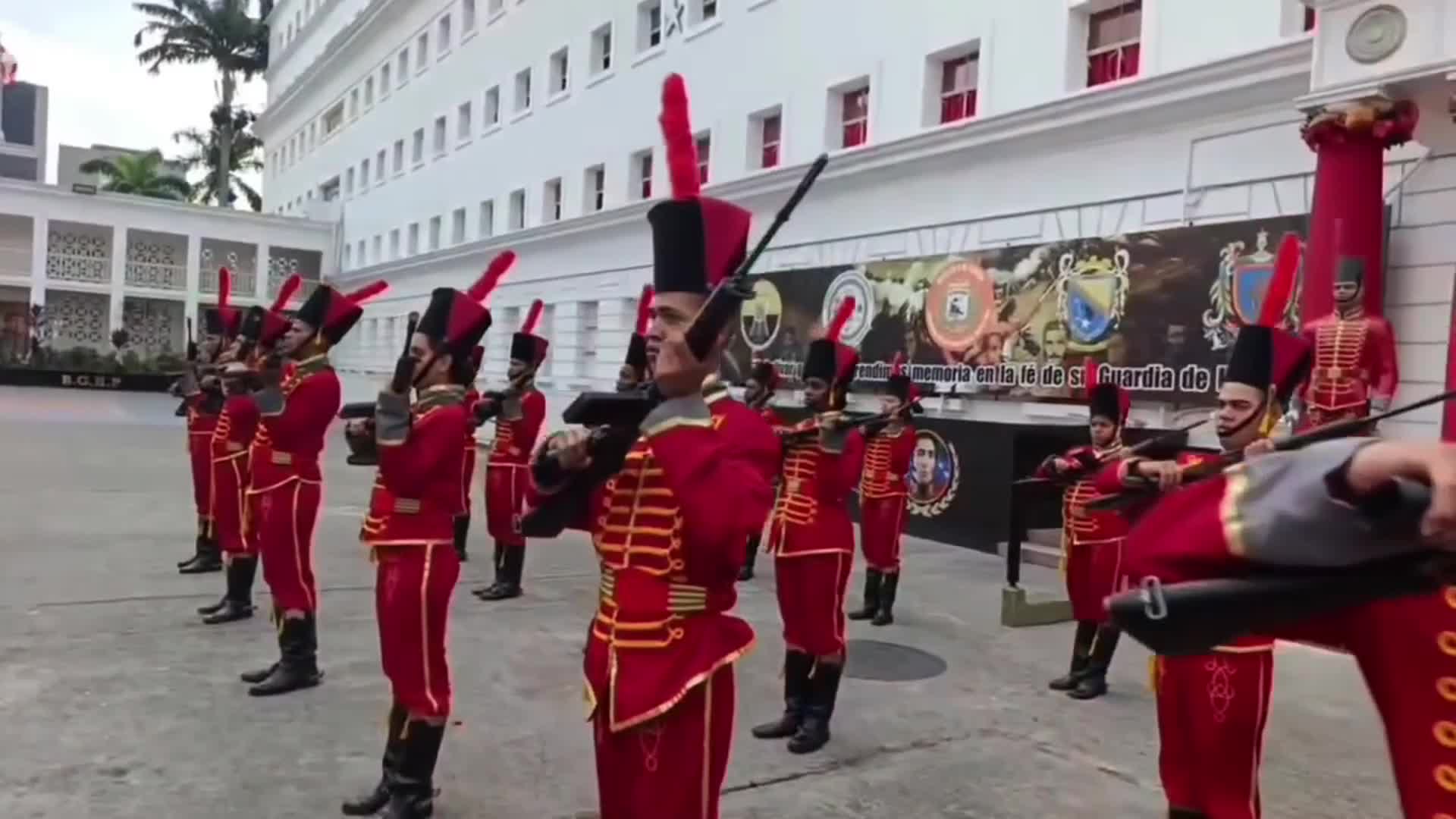 Venezuela ABD saldırısında hayatını kaybedenler için ulusal yas ilan etti... İçişleri Bakanı: En az 100 kişi saldırı sonucu öldürüldü