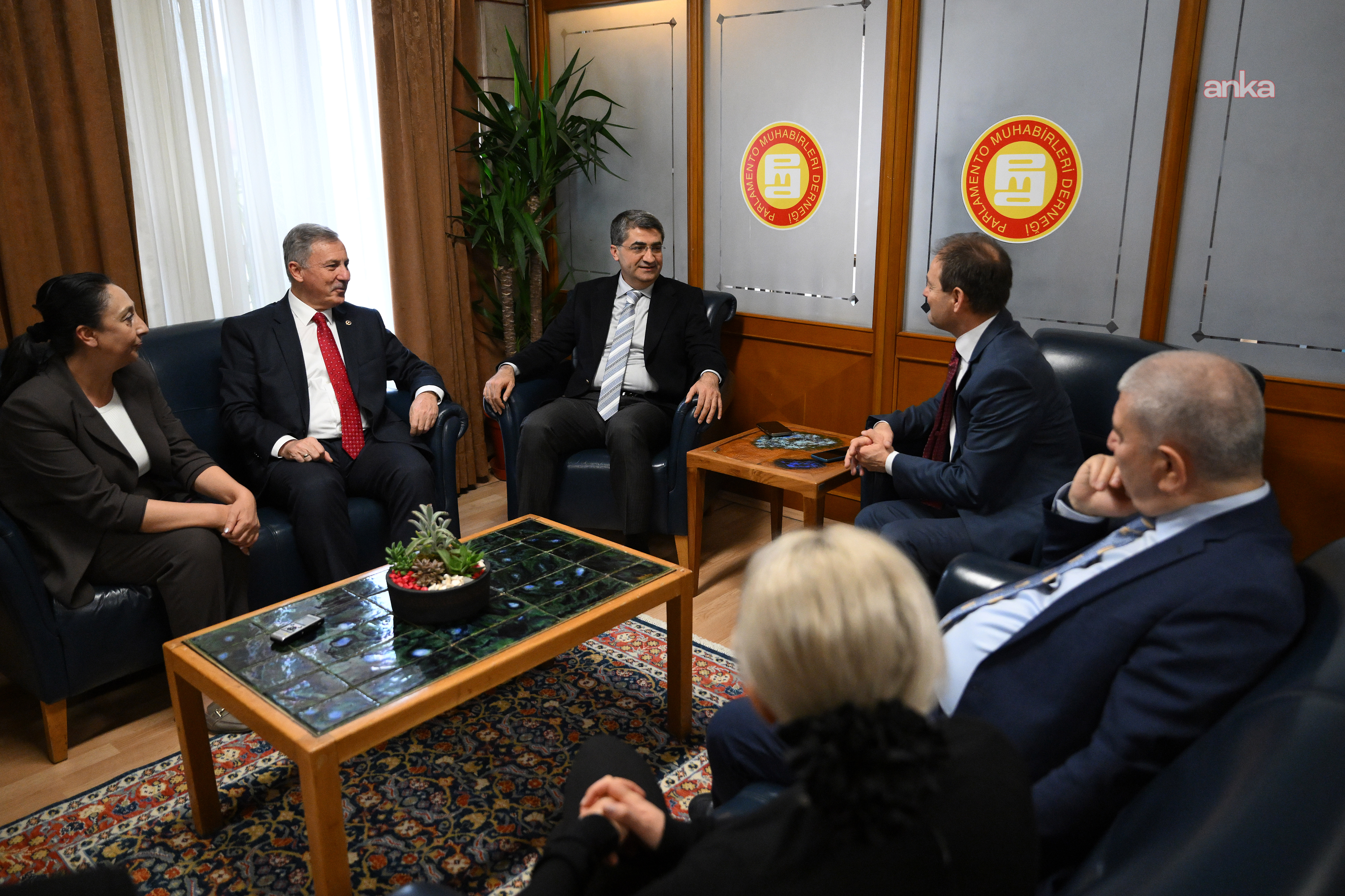 10 Ocak Çalışan Gazeteciler Günü... Yeni Yol Grubu, parlamento muhabirlerini ziyaret etti