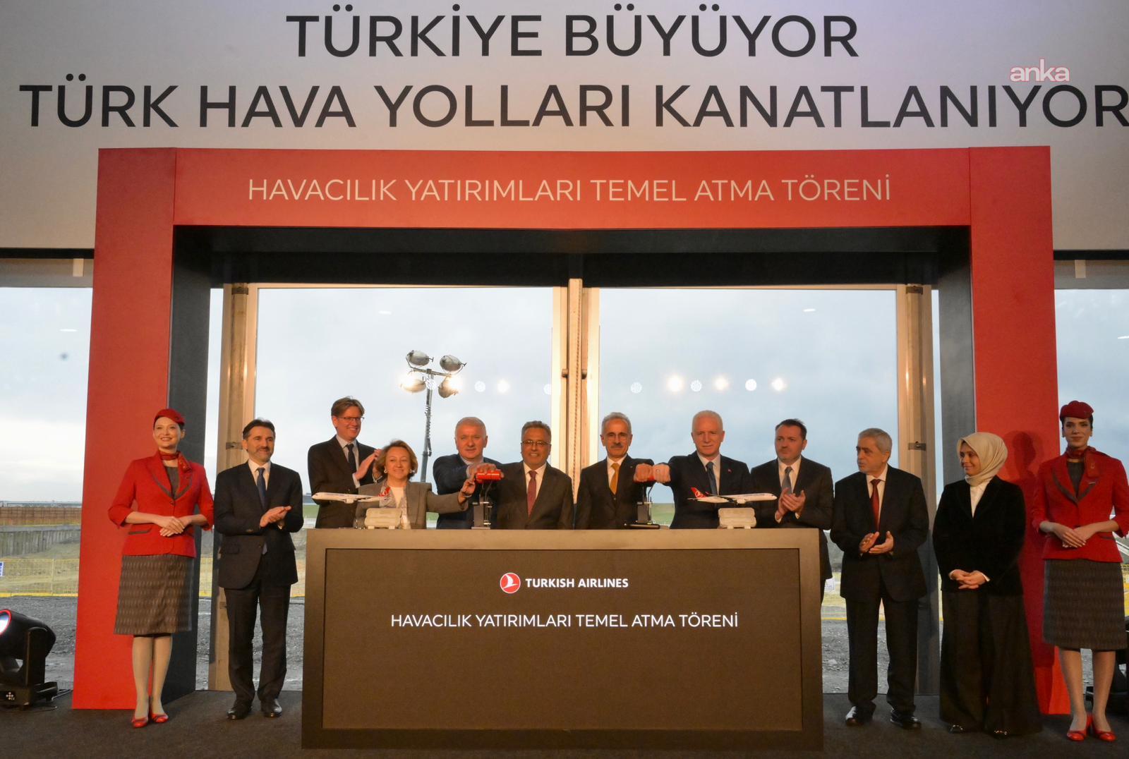 Bakan Uraloğlu: "2026 yılına, İstanbul Havalimanı’nda 8 dev projenin temelini atarak iddialı bir başlangıç yapıyoruz"