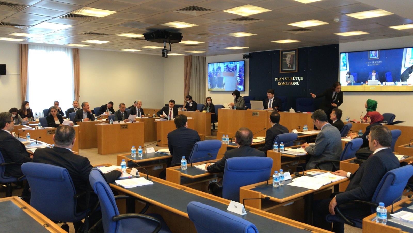 KOMİSYONDA GERGİNLİK: ADALET KOMİSYONUNDA ADALETSİZLİK YAPIYORSUNUZ