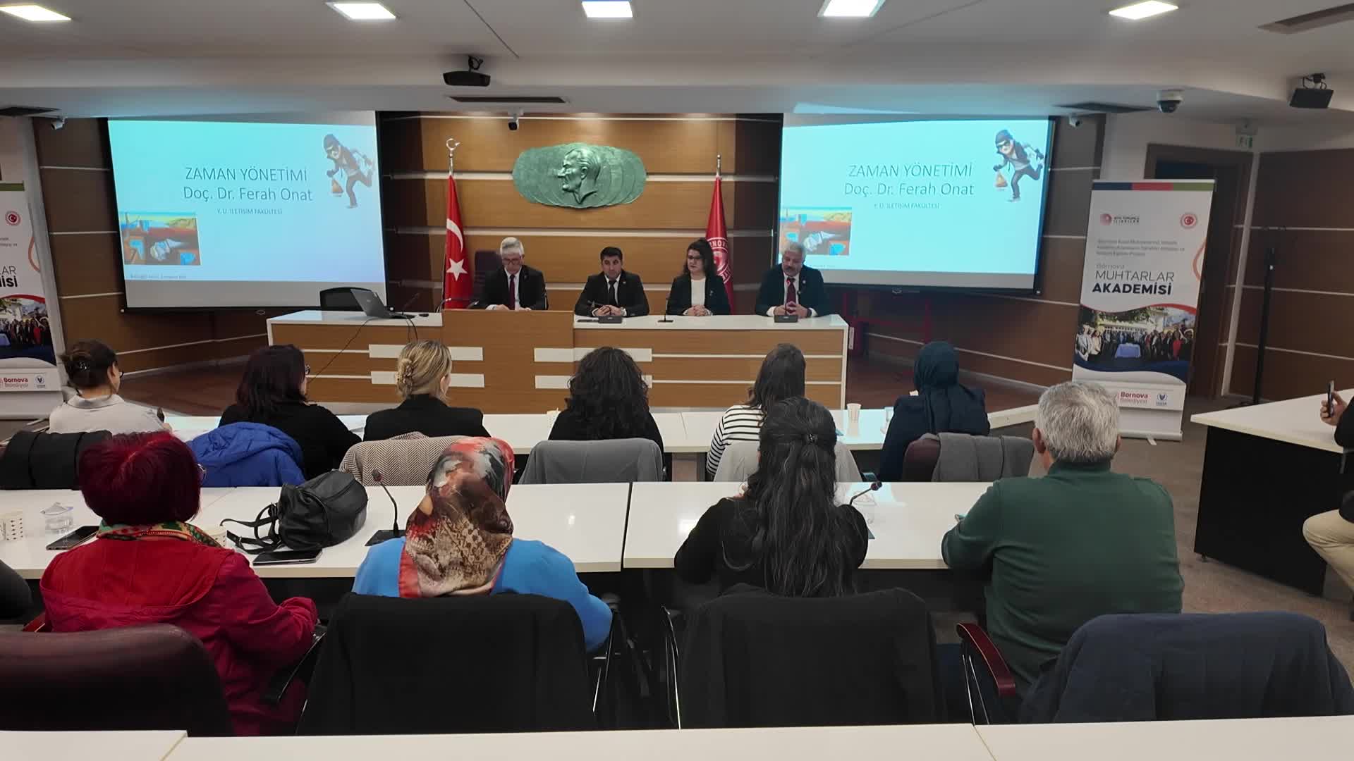 İzmirli muhtarlar, Bornova Muhtarlar Akademisi’nde bir araya geldi
