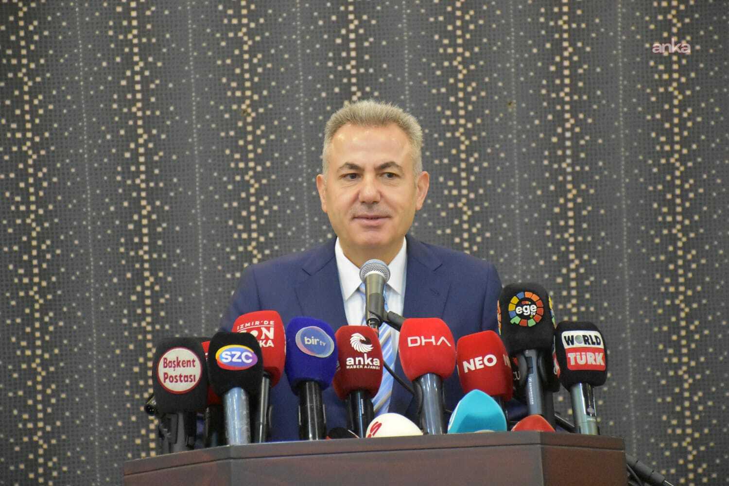İzmir Valisi Elban’dan gazetecilikte dijitalleşme uyarısı: “Kötüyle iyinin arasında teknoloji, kötünün lehine bir durum oluşturdu”