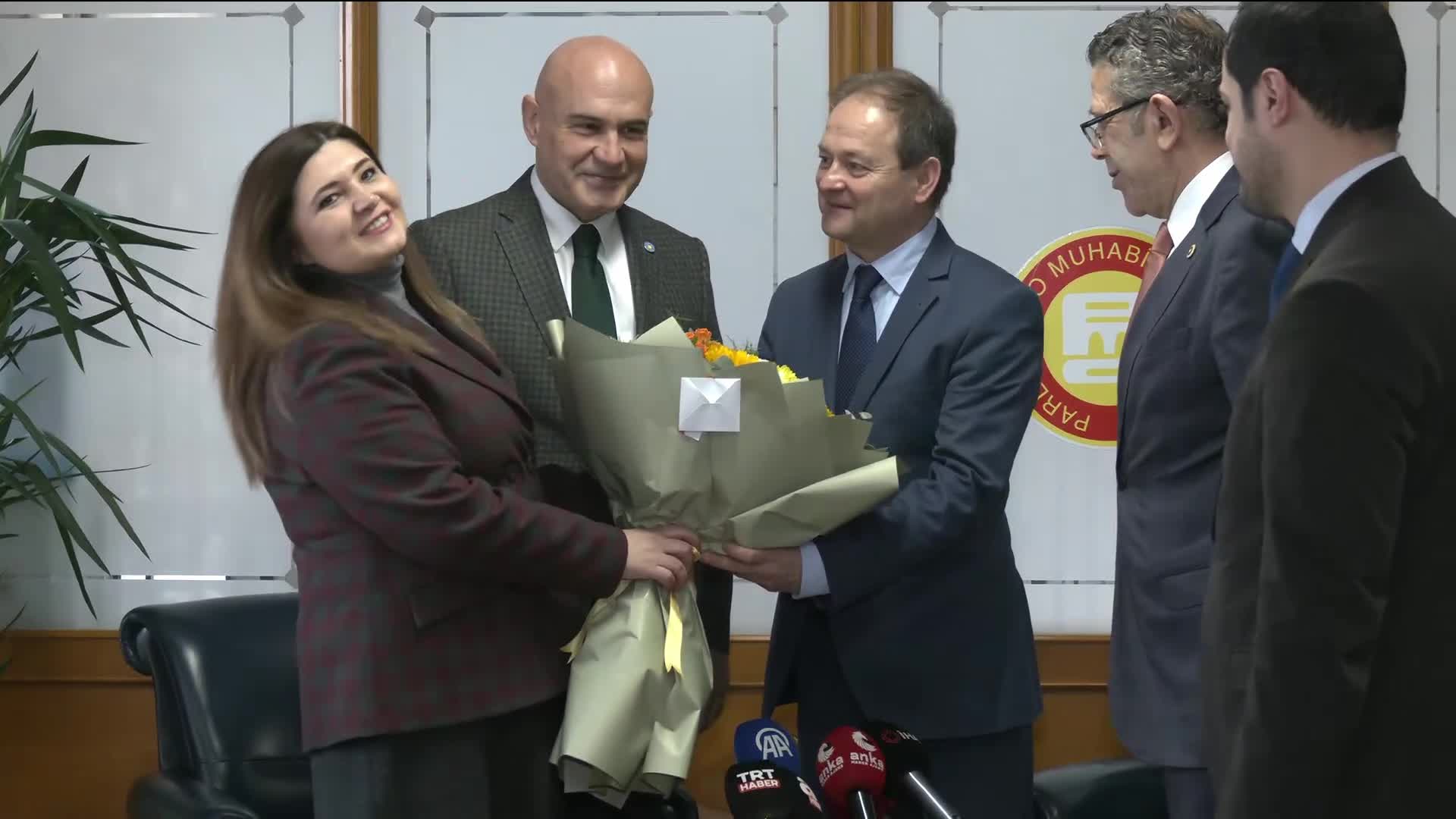 Turhan Çömez'den iktidara 'yoklama' yanıtı: "Burası el kaldırıp indirme makinasına mı dönecek? Gelin vazifenizi yapın. Millet size bunun için maaş veriyor"