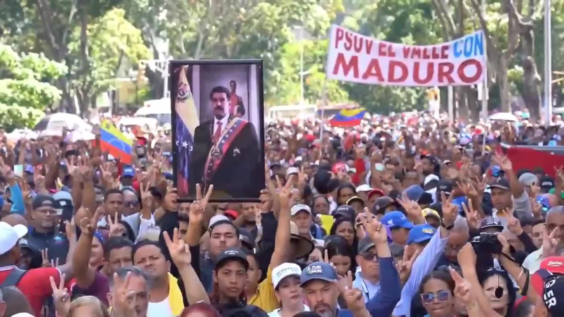 Venezuela'da Maduro’ya destek protestoları sürüyor