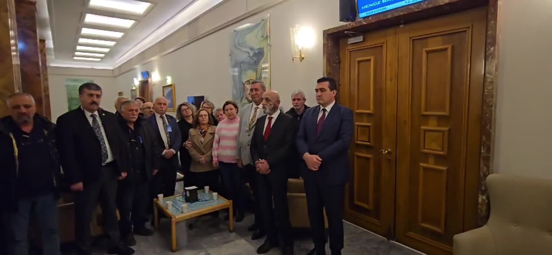 Devrimci Emekliler Sendikası'ndan CHP'nin "Meclis'i terketmeme" eylemine destek