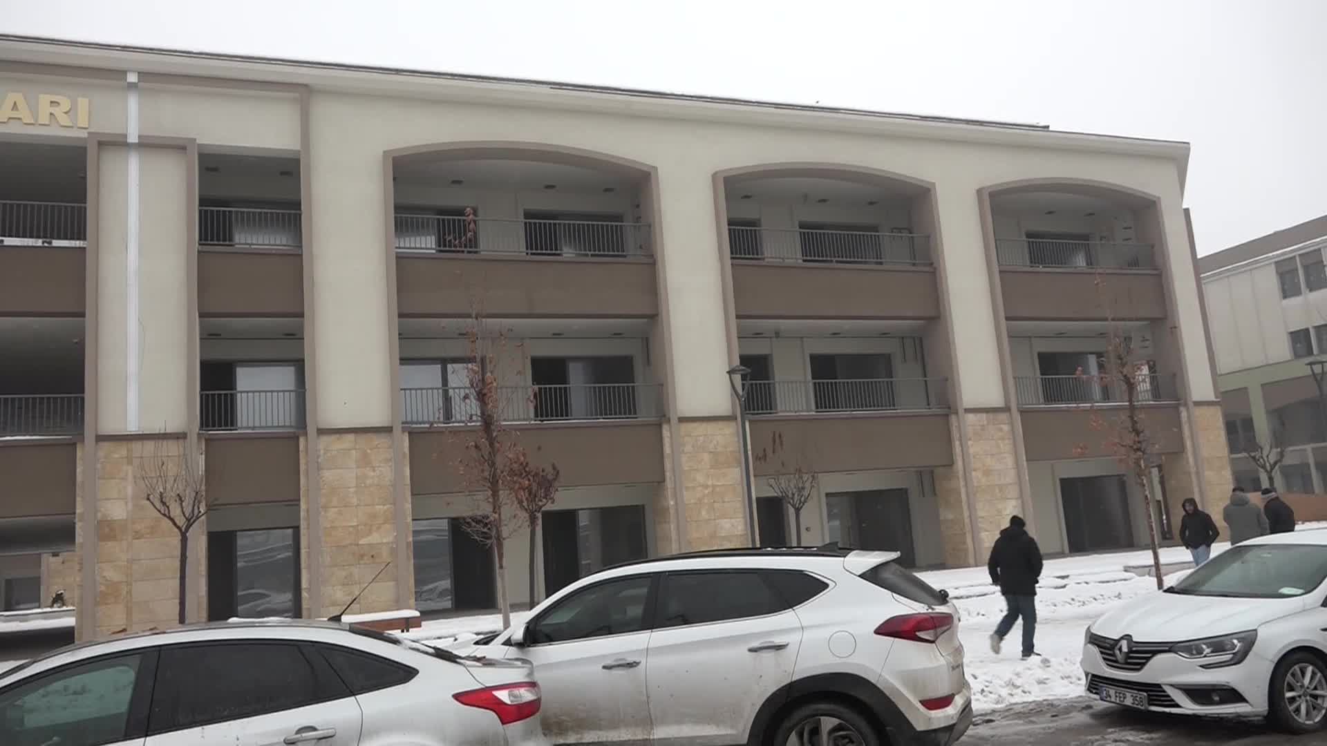 Malatyalı depremzede, Hakim Bey Apartmanı davasında şikâyetçi olduğu için Şire Pazarı kurasına alınmadığı iddiasıyla suç duyurusunda bulundu