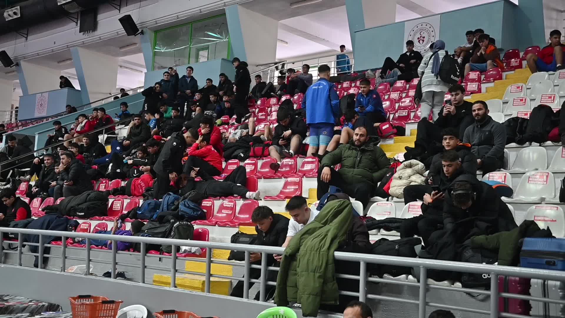 Gençler B Grubu Güreş Müsabakaları, 450 sporcunun katılımı ile Yozgat’ta başladı