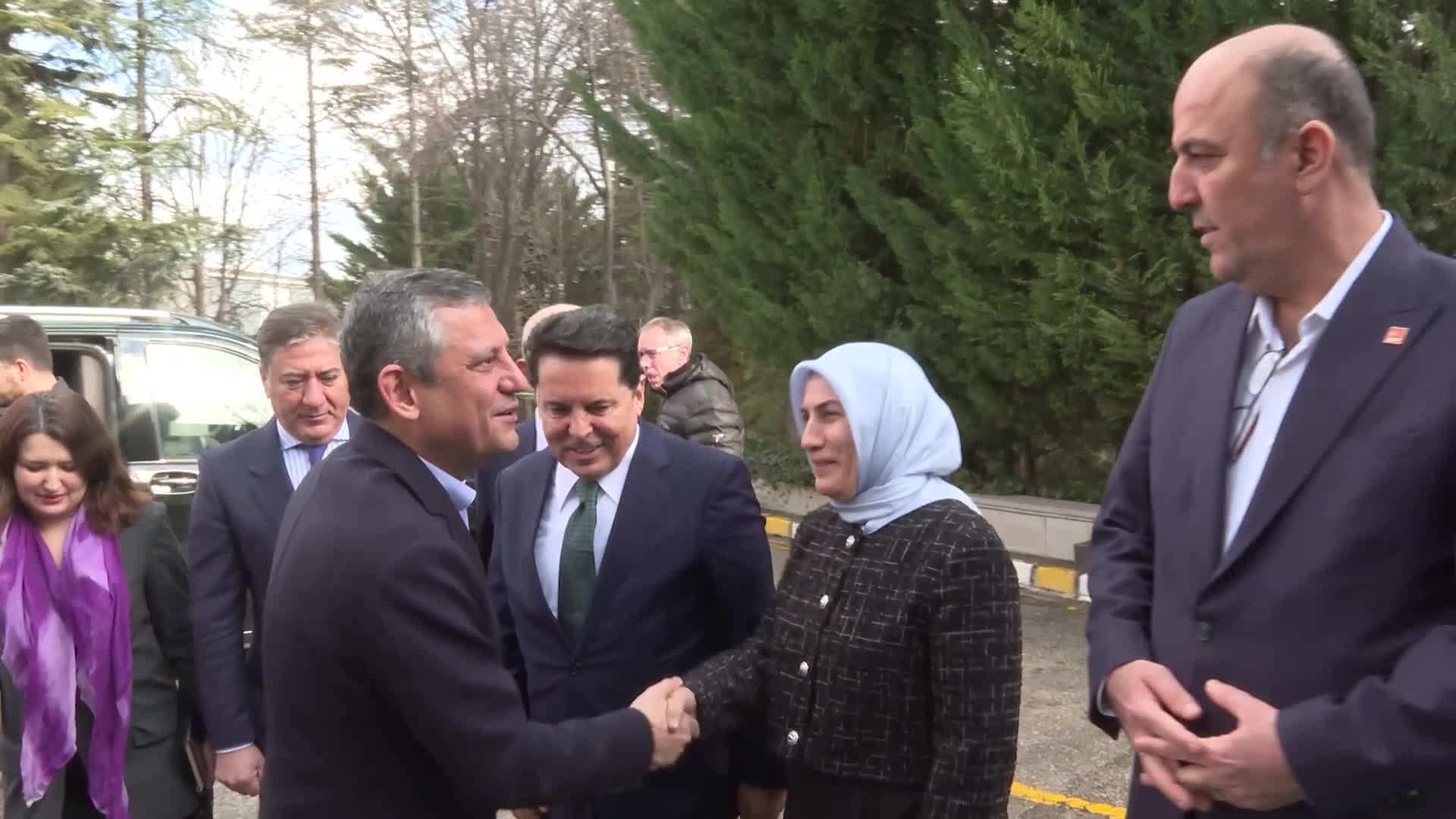 Özgür Özel, partisinin Doğu ve Güneydoğu Bölgesi il başkanlarıyla toplandı