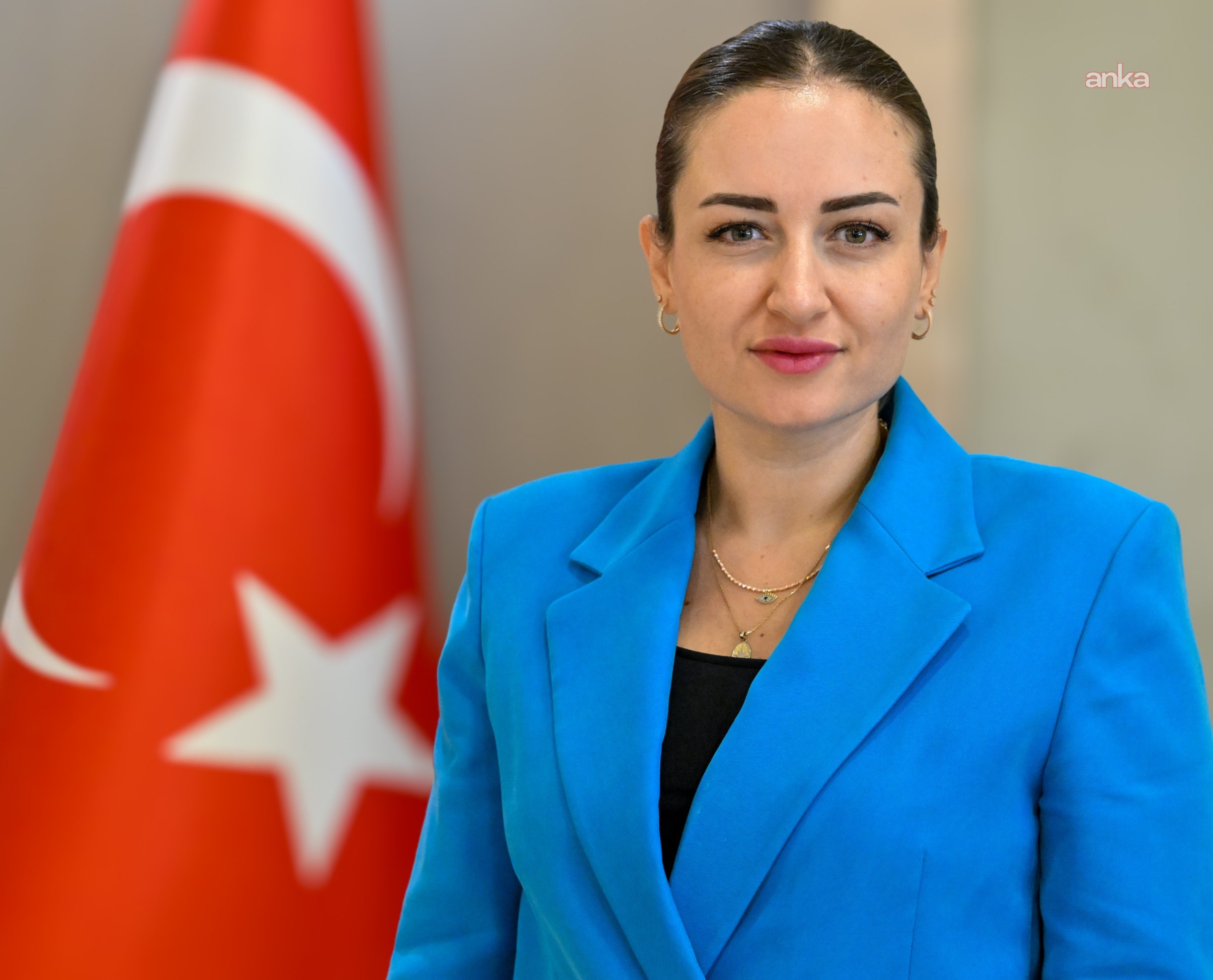 Antalya Büyükşehir Belediye Başkan Vekili Özdemir: "Gece gündüz demeden çalışan tüm gazetecilerimizin Gazeteciler Günü’nü kutluyorum"