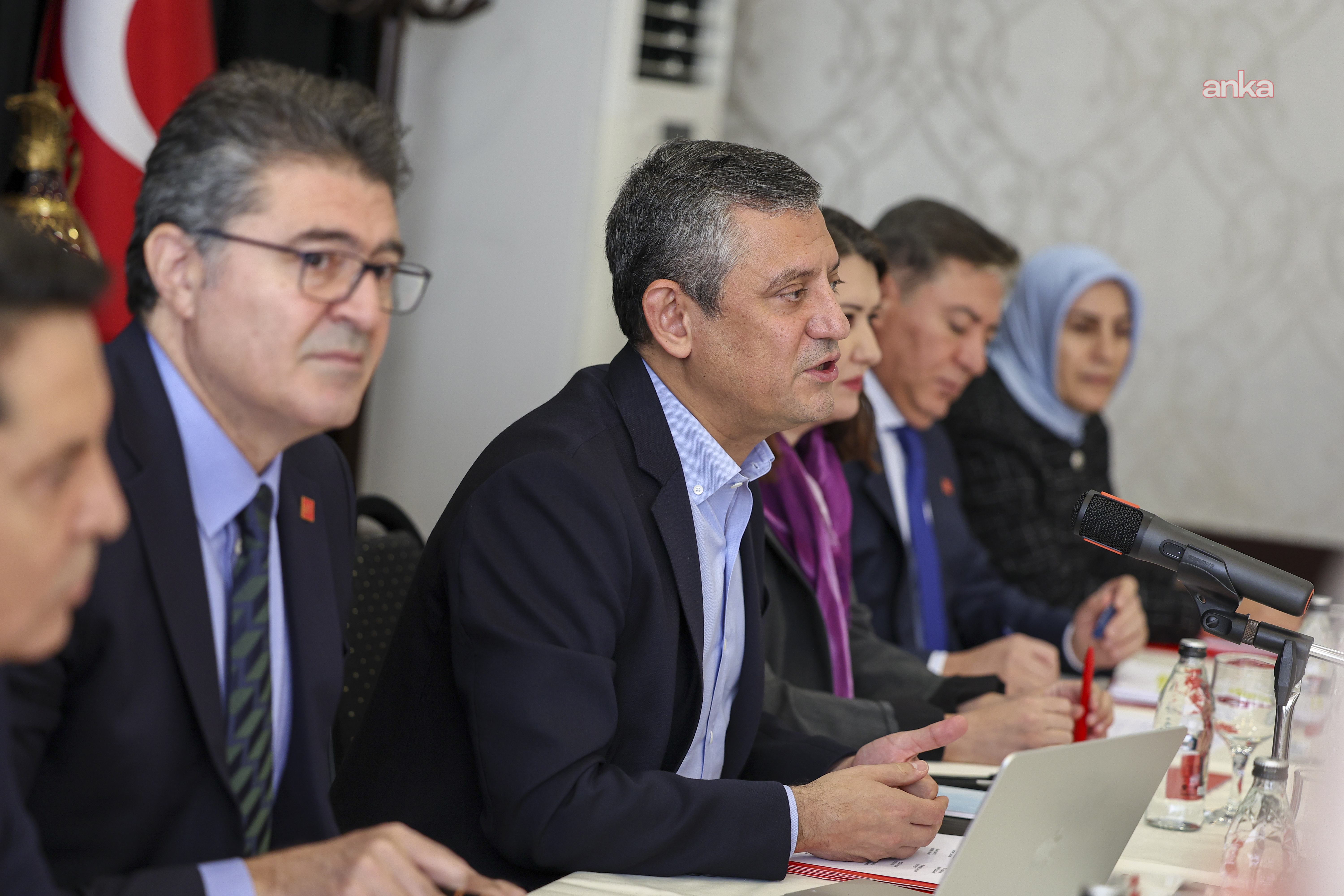 Özgür Özel, Doğu ve Güneydoğu il başkanlarıyla bir araya geldi… "Kürt meselesinin demokratik bir zeminde çözülmesiyle ilgili güven veren adımları desteklemeyi sürdüreceğiz”