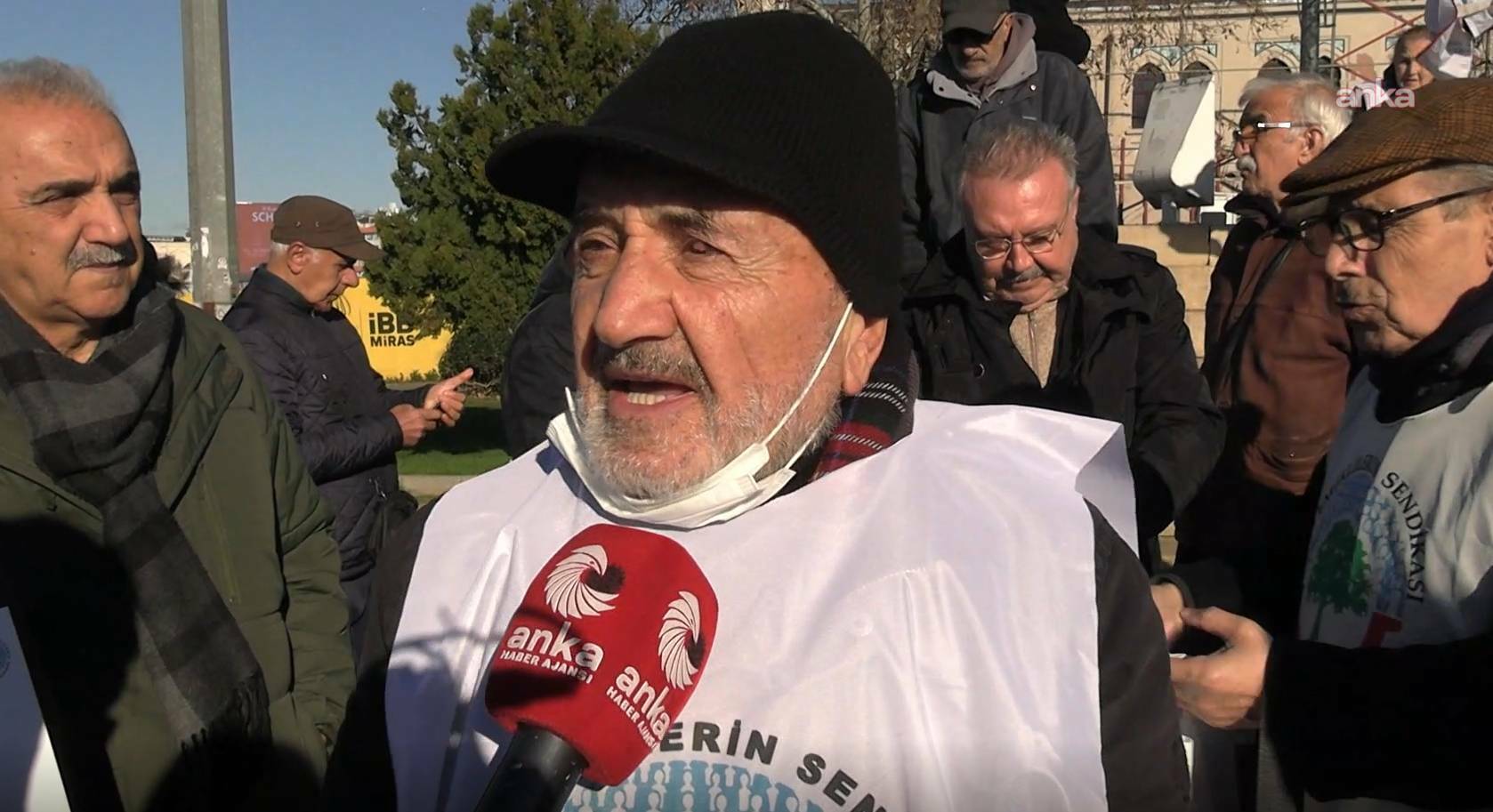 Aylıklarına seyyanen zam isteyen emekliler: “Tek öğüne düştük... Bıçak kemiği deldi geçti artık”