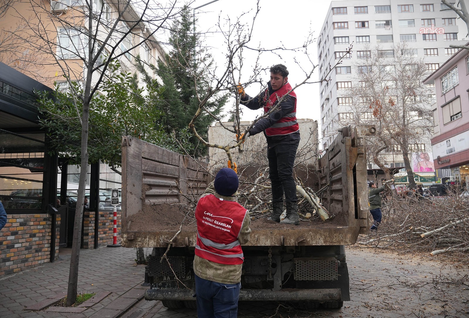Keçiören Belediyesi, park ve yeşil alanlardaki bakım çalışmalarını sürdürüyor