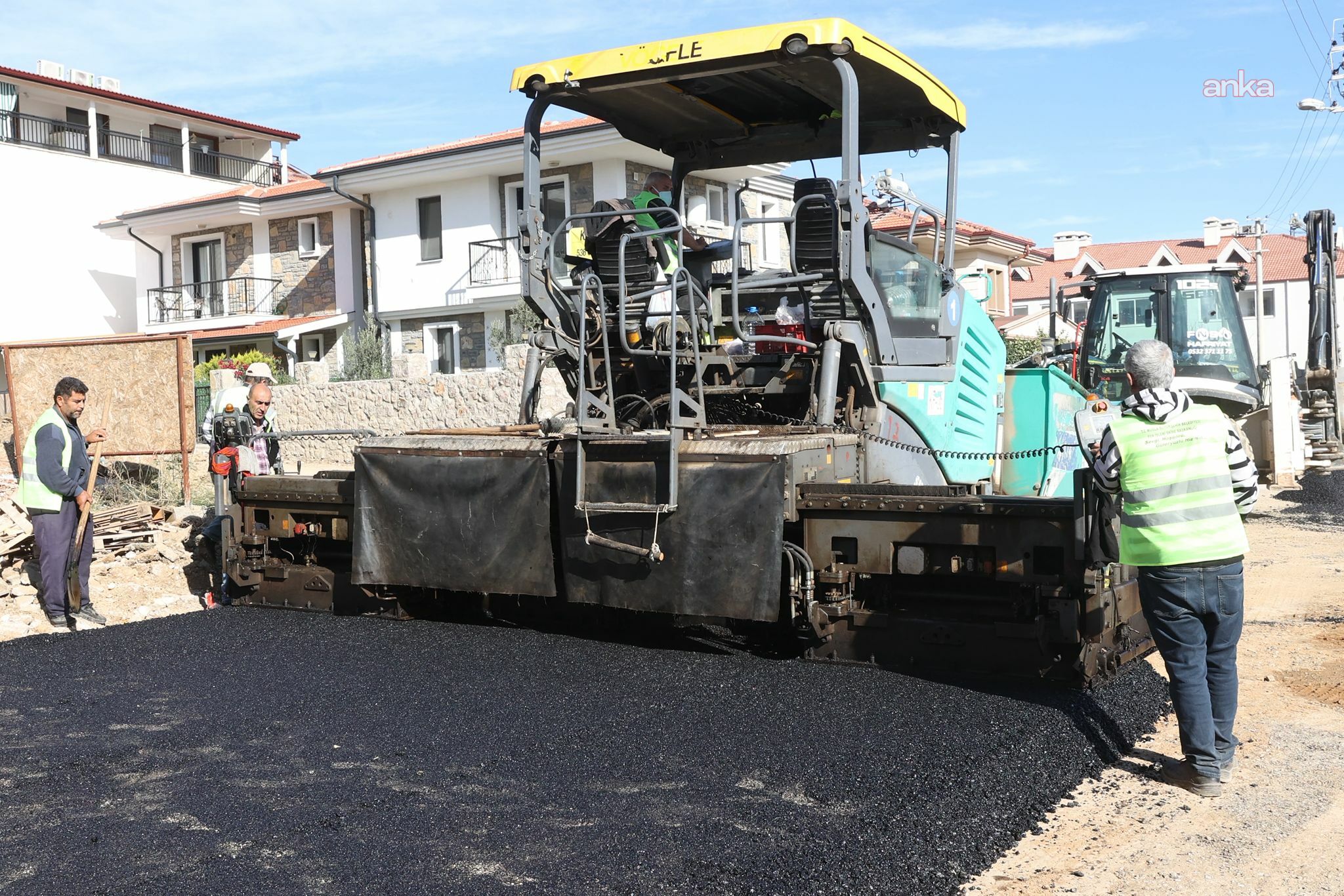 Muğla Büyükşehir Belediyesi, Datça’da 53 kilometrelik yol ağını yeniliyor