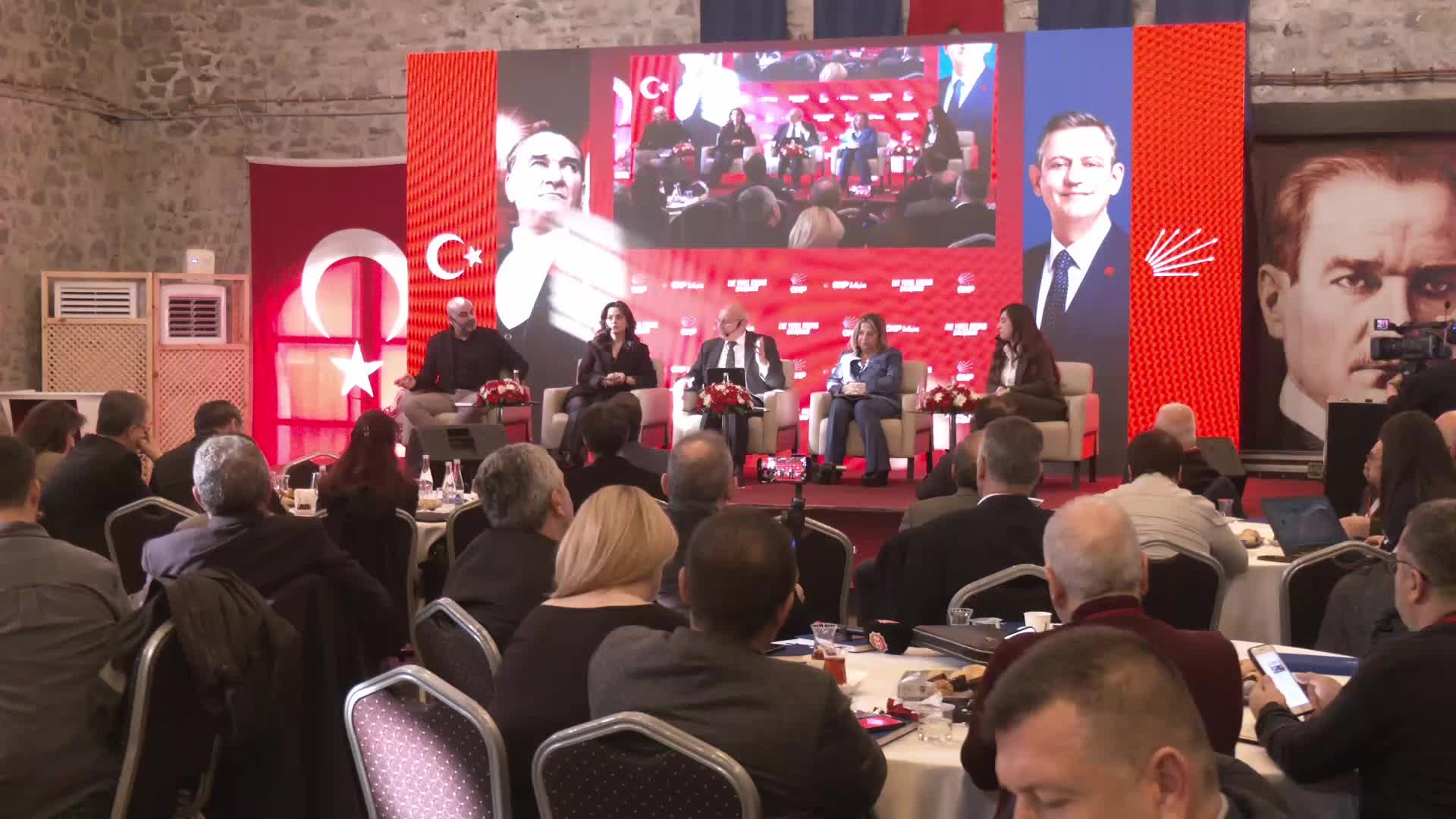 CHP'li Çakırözer: "Anadolu'da basın susturulmuşsa, yerelde demokrasi çökmüş demektir"