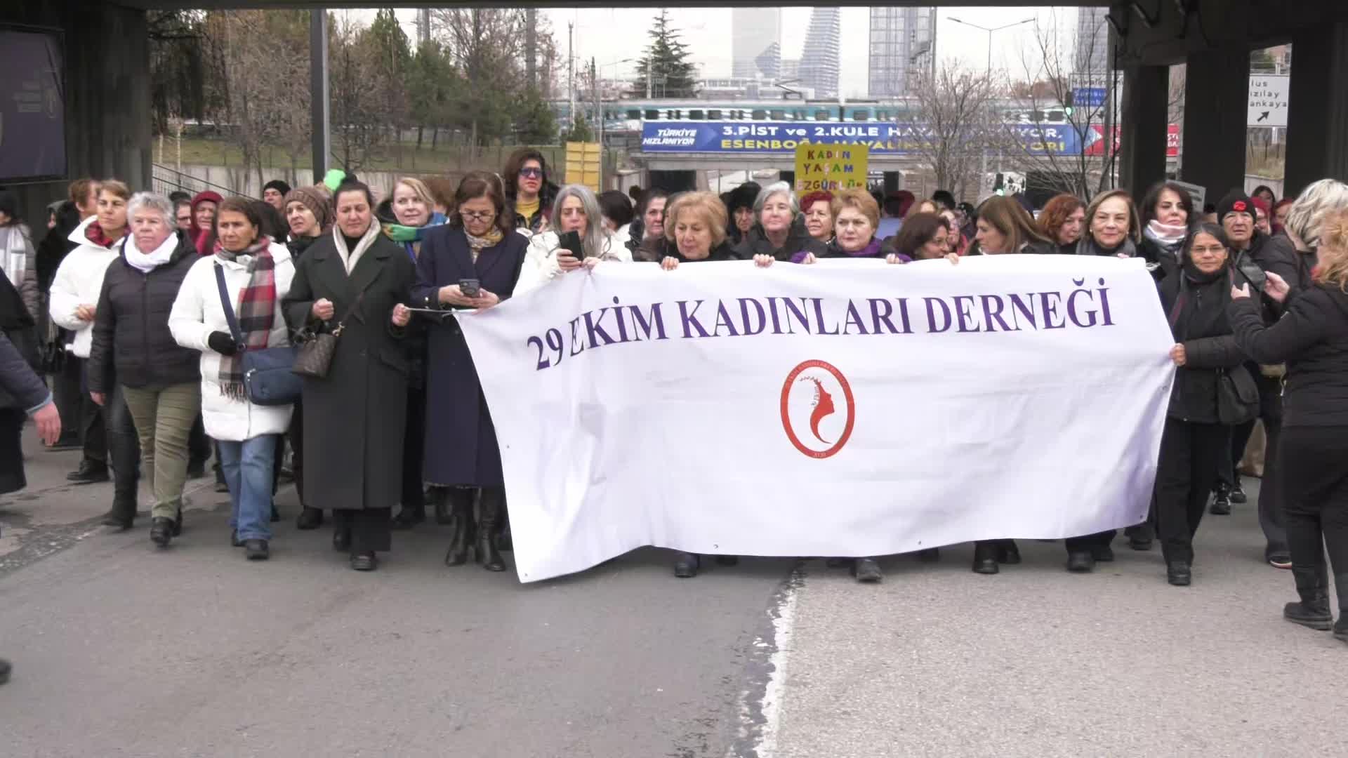 Ankara'da "Kadın Mitingi"..  Mitinge katılan kadınlar: "Kadın cinayetlerini durdurmak ve şüpheli kadın ölümlerini aydınlatmak için meydanlarda olmaya devam edeceğiz"