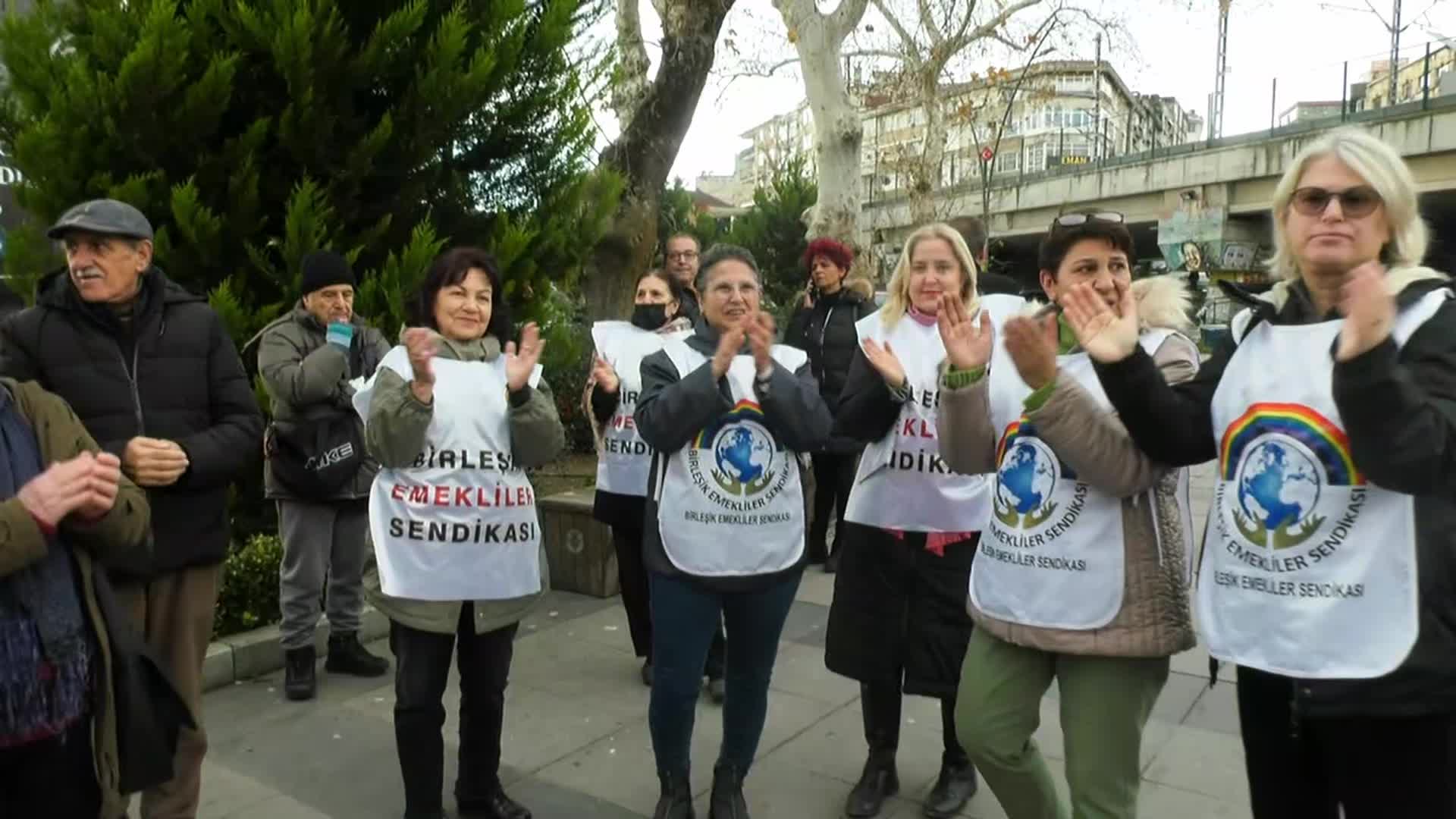 Birleşik Emekliler Sendikası süresiz oturma eylemi başlattı...