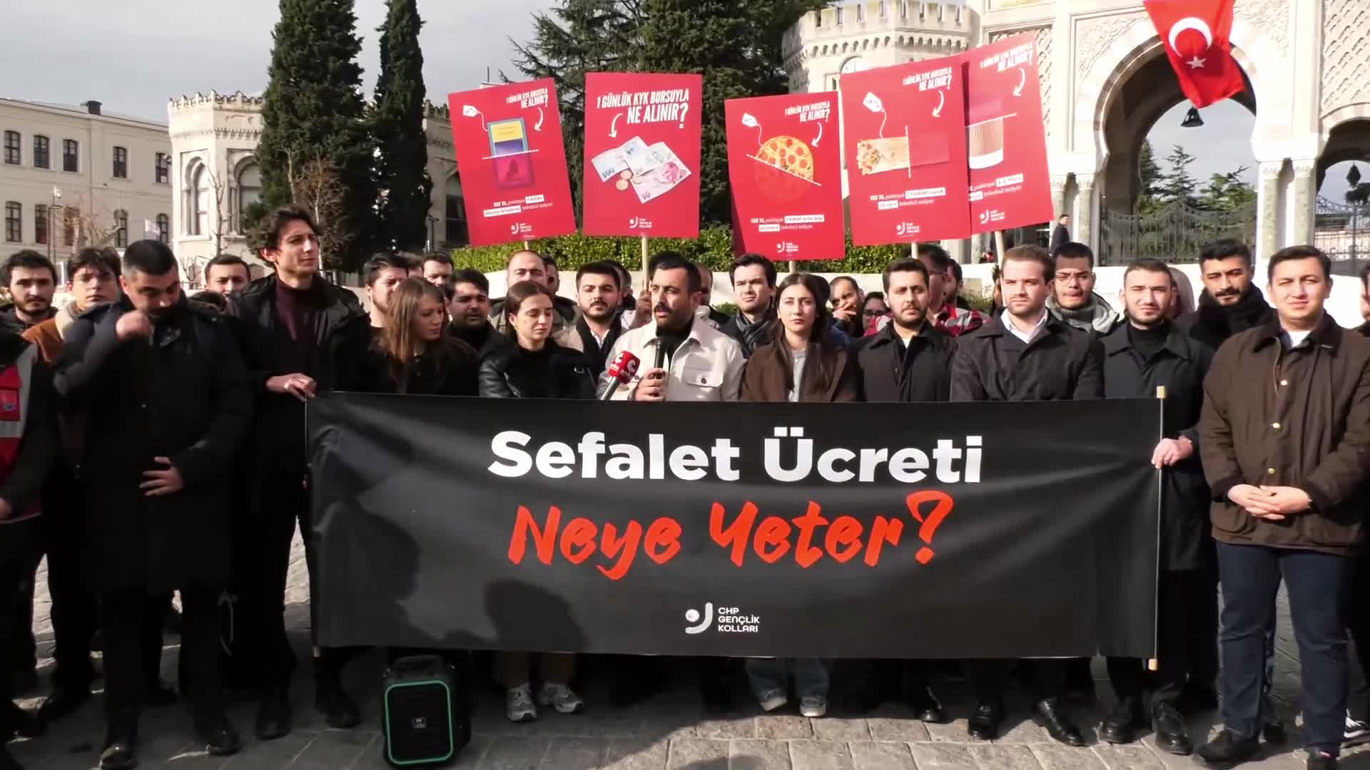 CHPli gençler Beyazıt Meydanı'ndan seslendi: Günlük 133 liralık KYK bursu neye yeter?